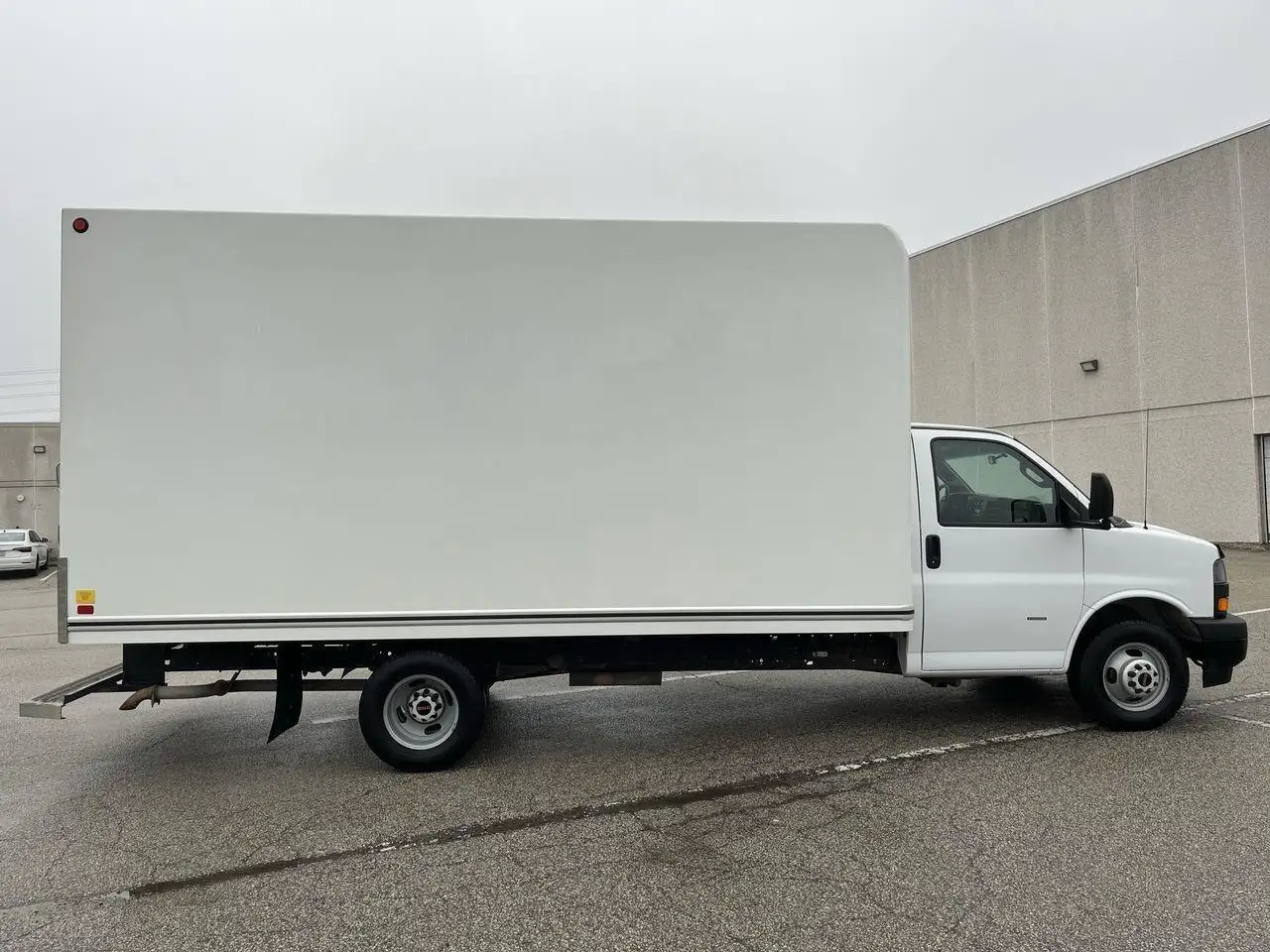 GMC Savana снимка GMC Savana