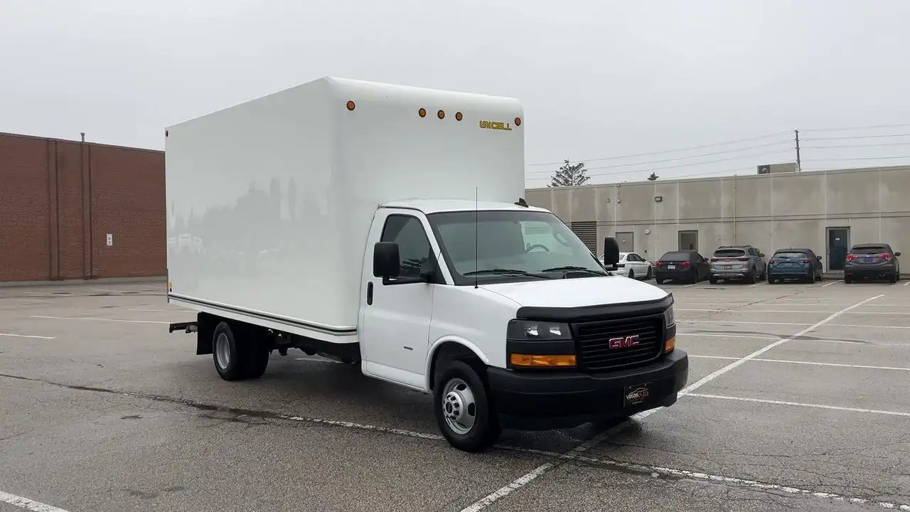GMC Savana снимка GMC Savana