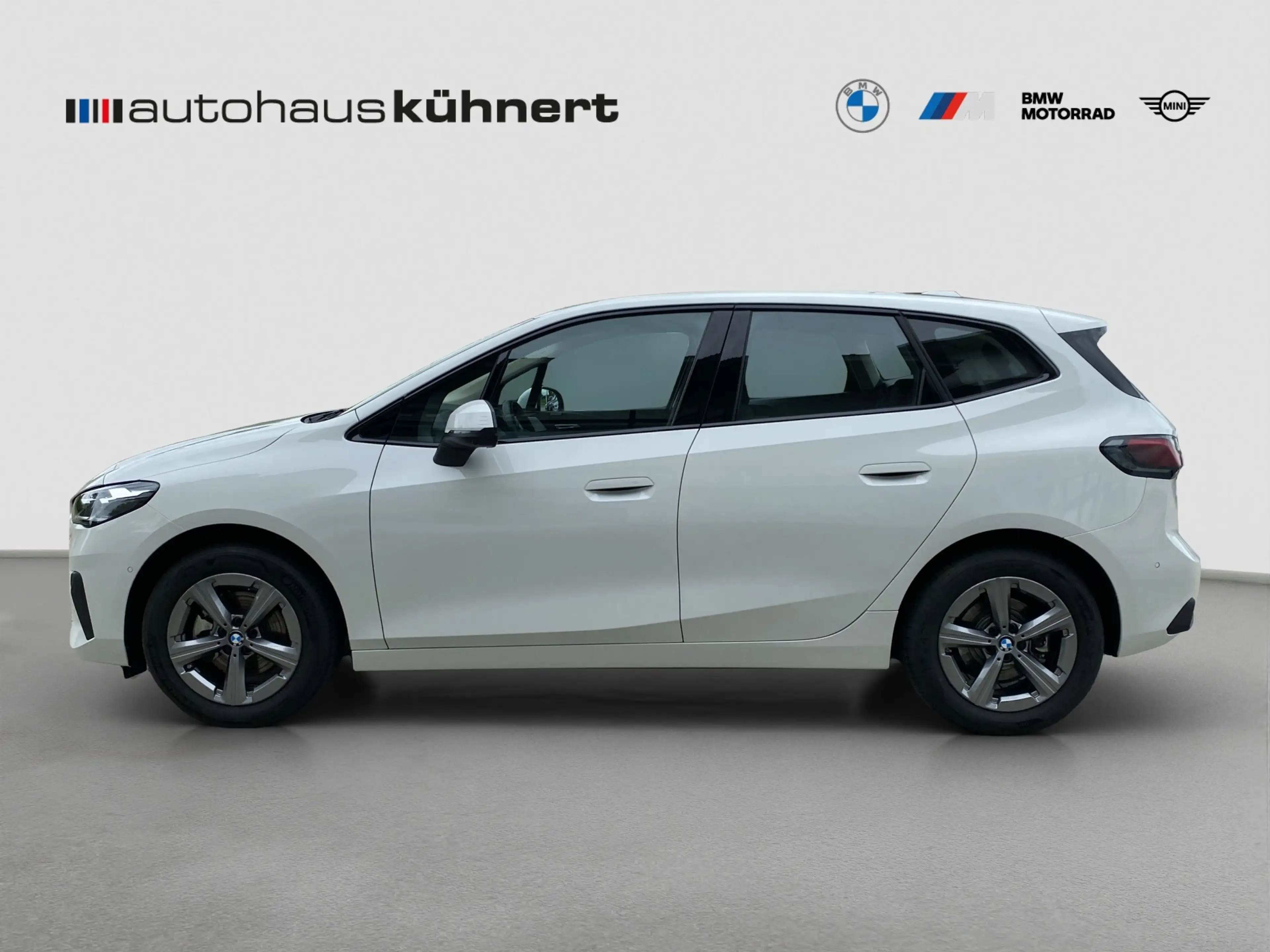 BMW 220 i Active Tourer ACC LED SpurAss AHK HUD HiFi — photo 4