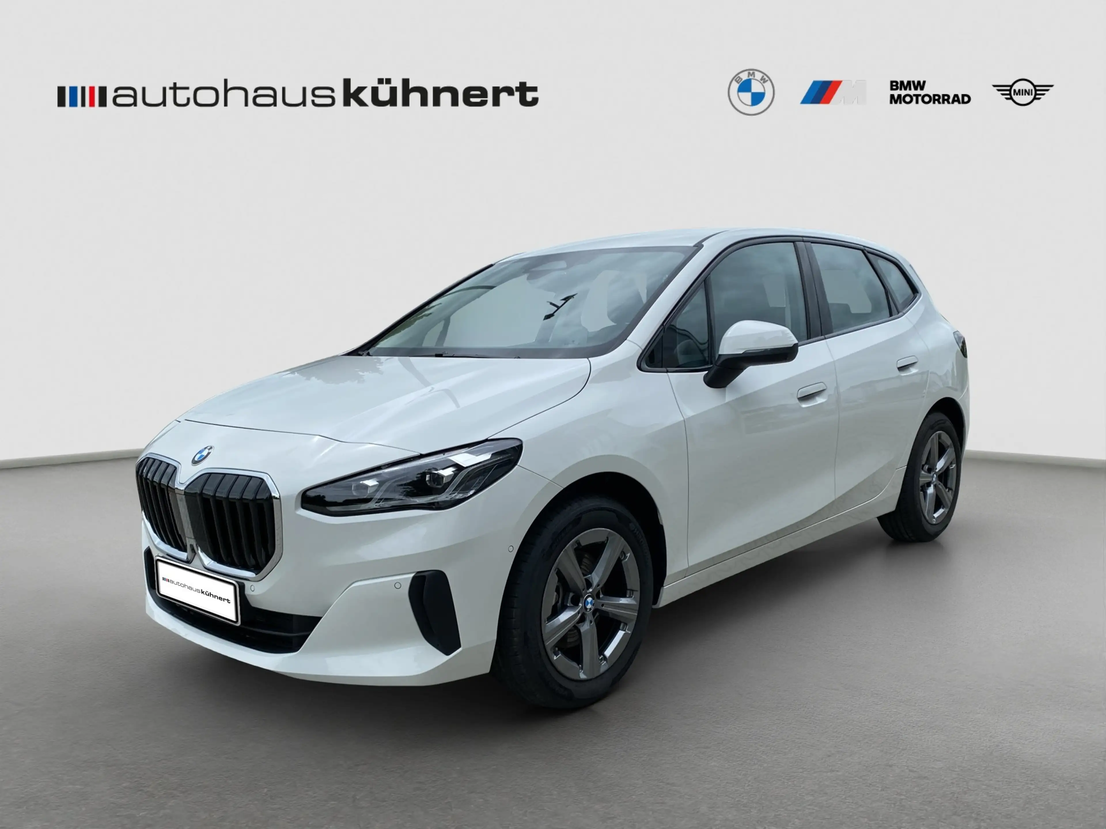 BMW 220 i Active Tourer ACC LED SpurAss AHK HUD HiFi — photo 2