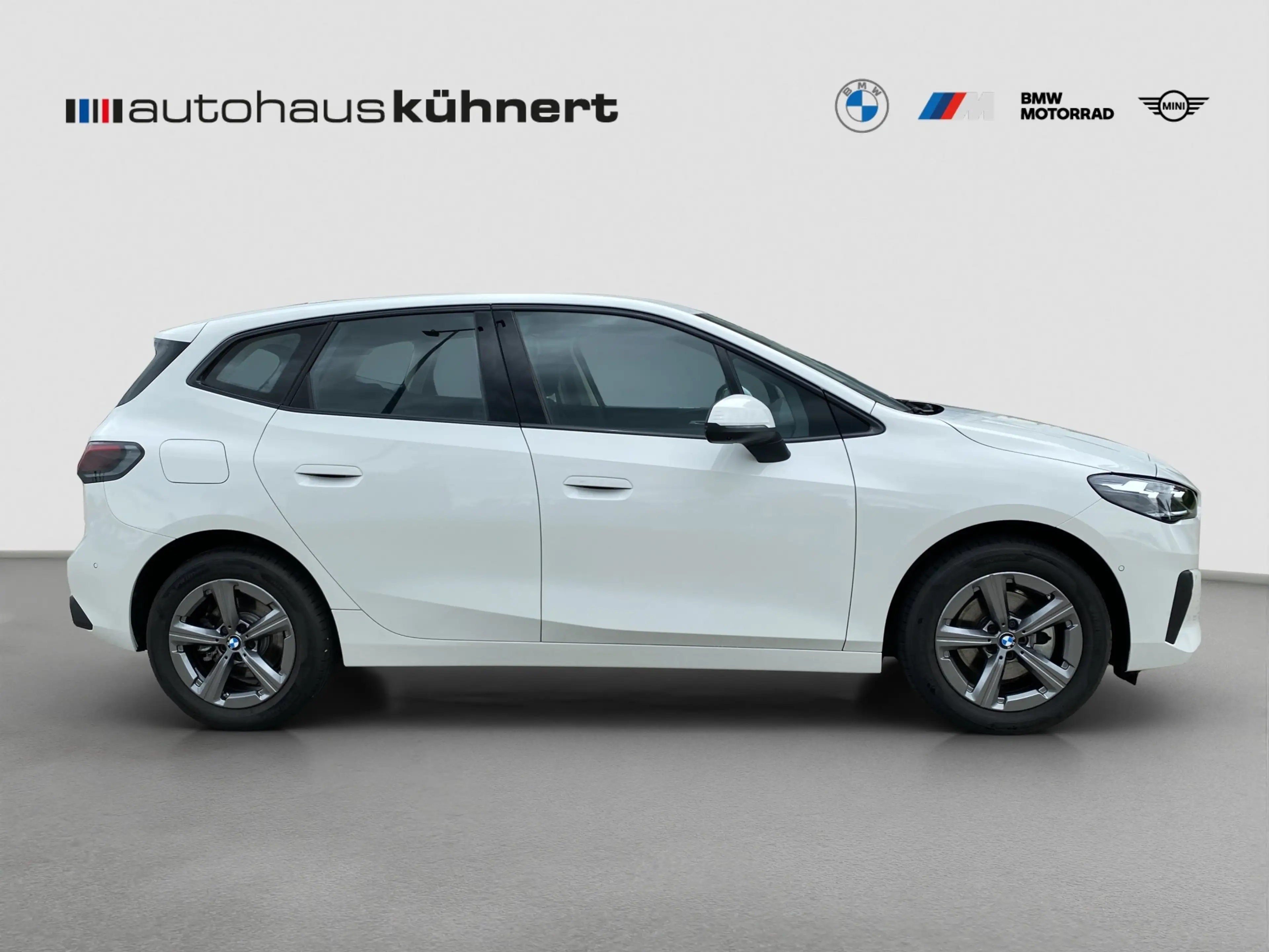 BMW 220 i Active Tourer ACC LED SpurAss AHK HUD HiFi — photo 8