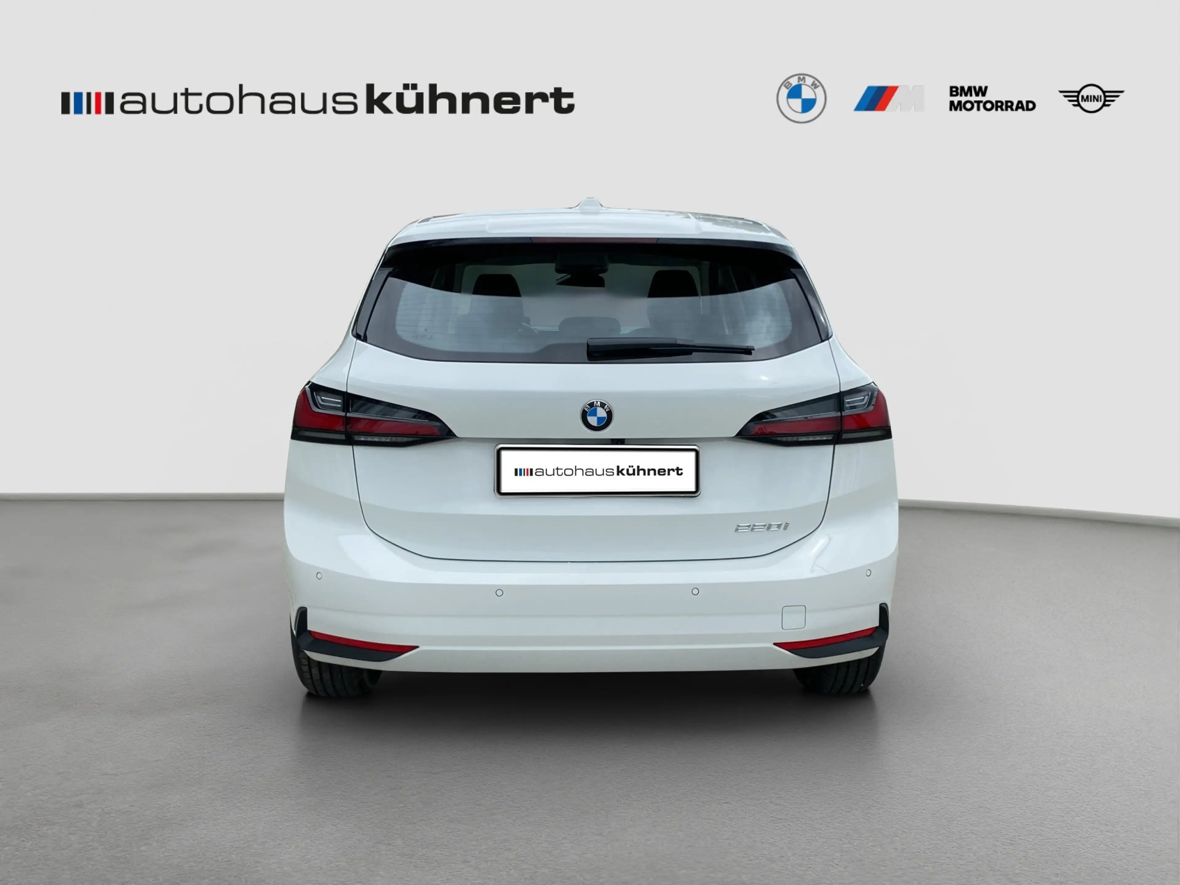 BMW 220 i Active Tourer ACC LED SpurAss AHK HUD HiFi — photo 6