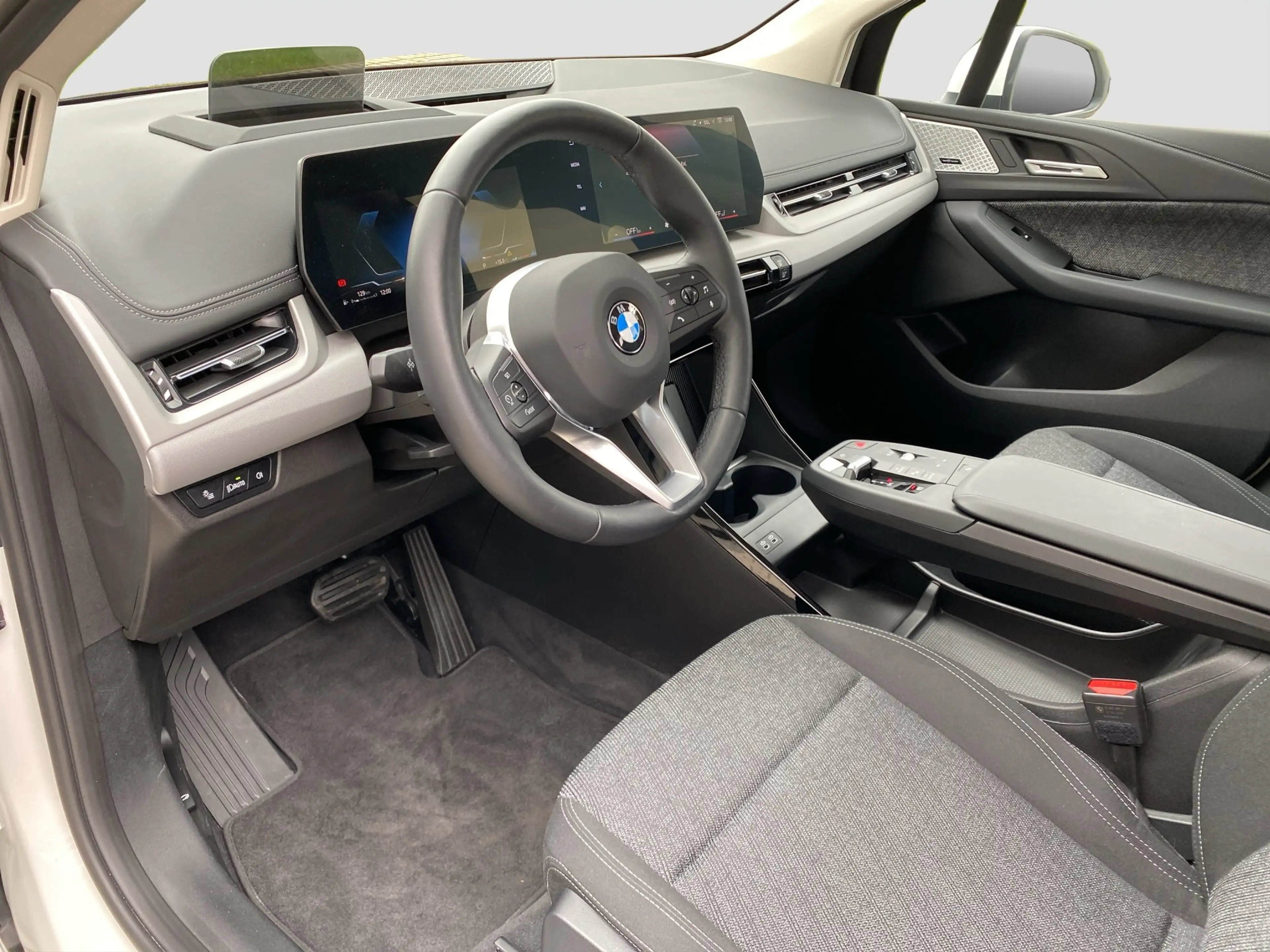 BMW 220 i Active Tourer ACC LED SpurAss AHK HUD HiFi — photo 11