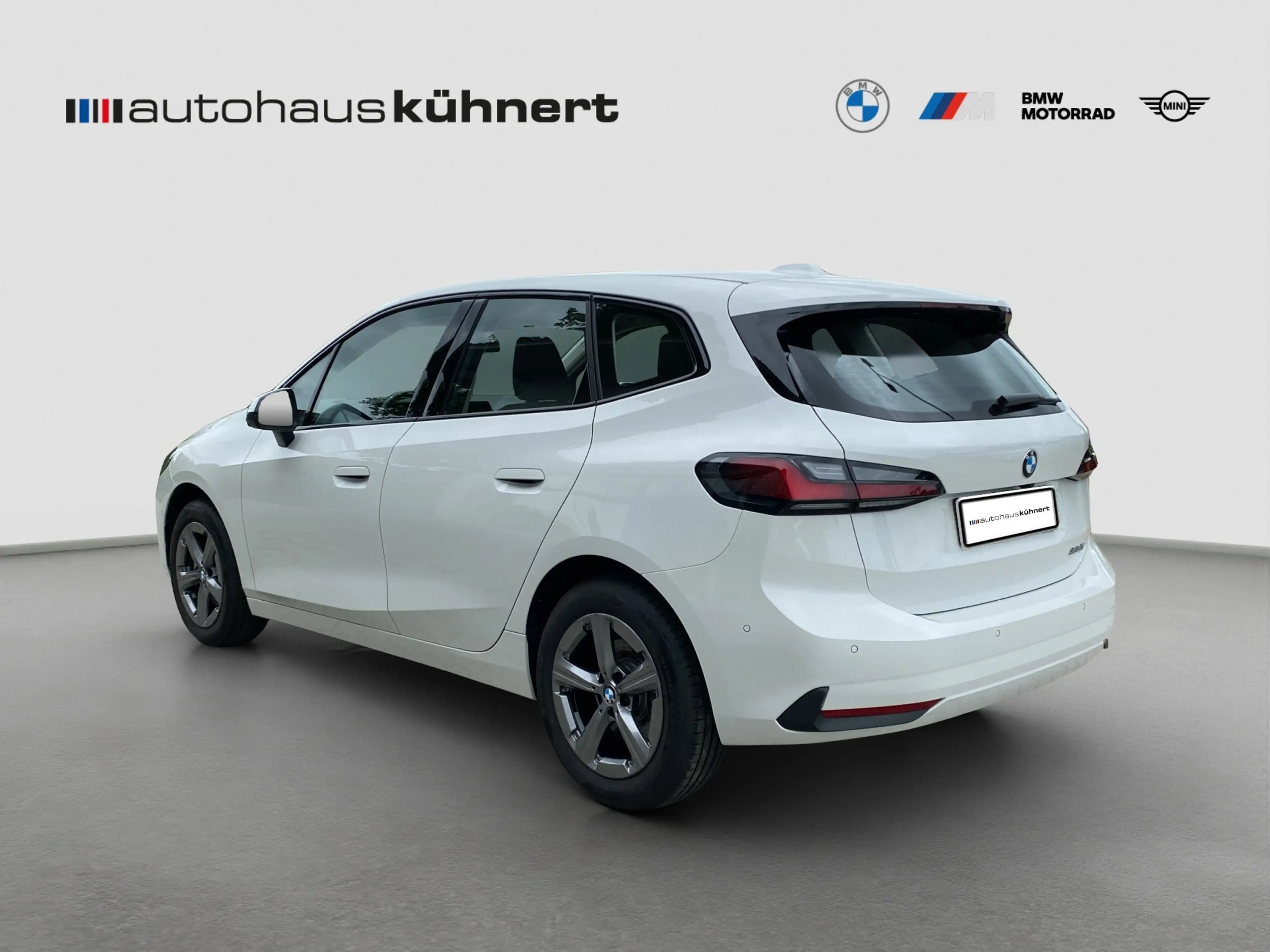 BMW 220 i Active Tourer ACC LED SpurAss AHK HUD HiFi — photo 5