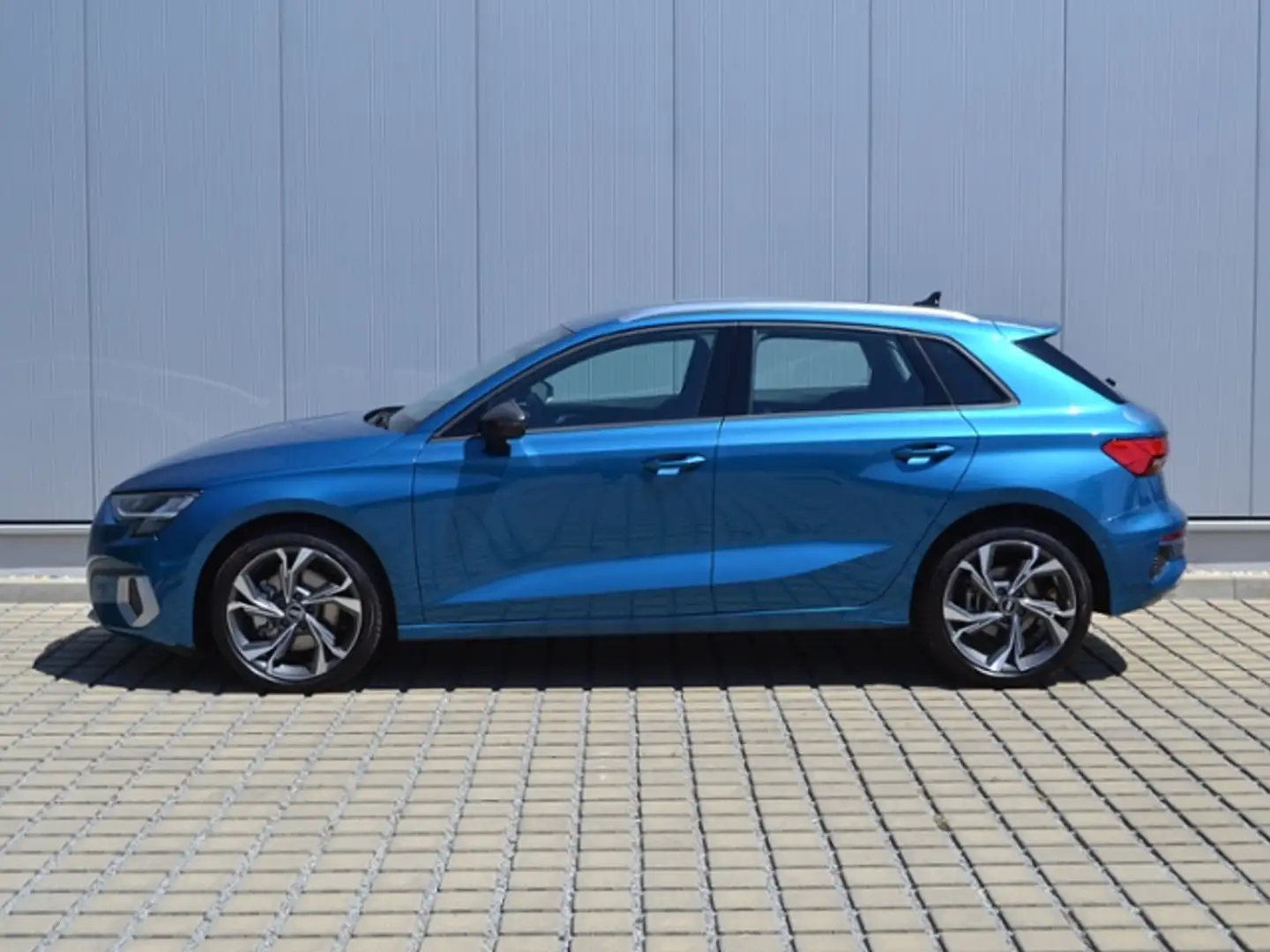 Audi A3 Sportback 35 TFSI S-tronic NP:45.976/AHK/18-ZOLL/ Bleu - 2