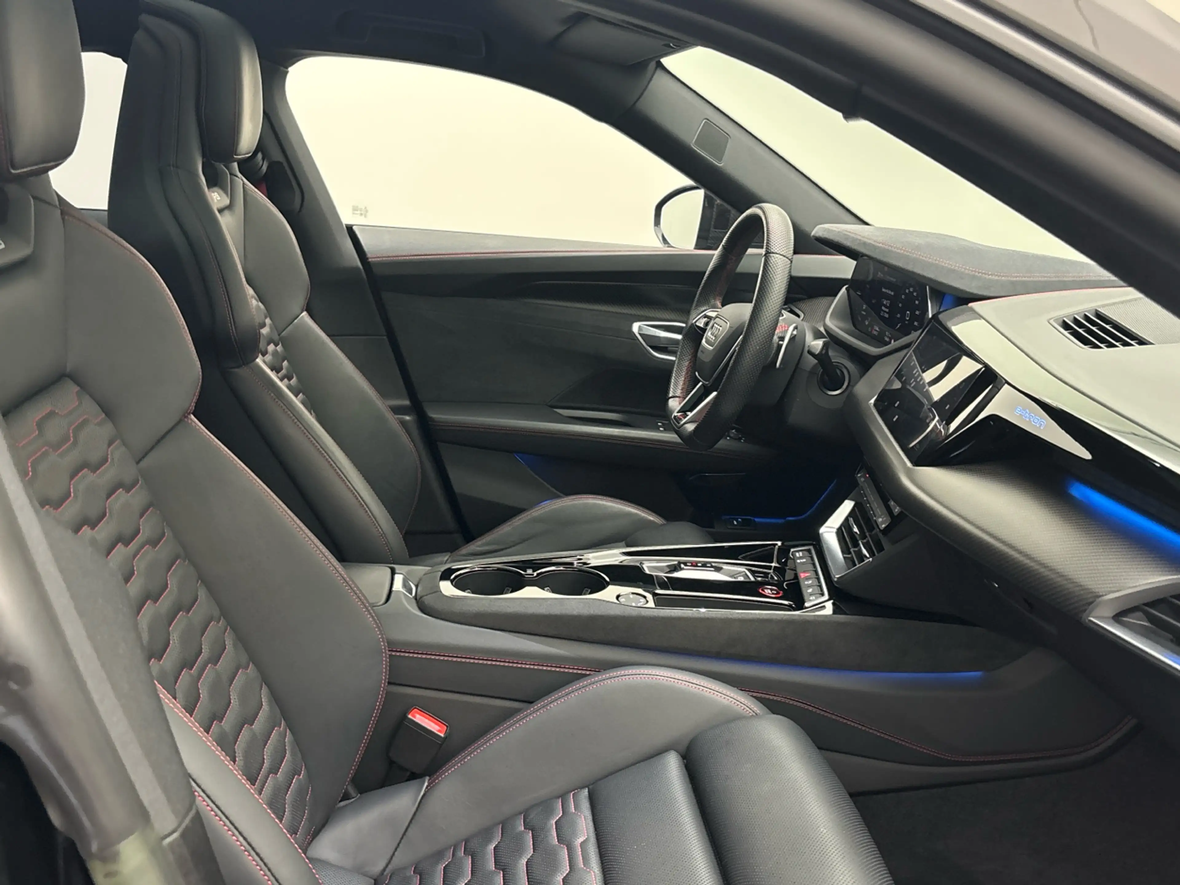Audi RS e-tron GT Pano B&O ACC HUD — photo 10