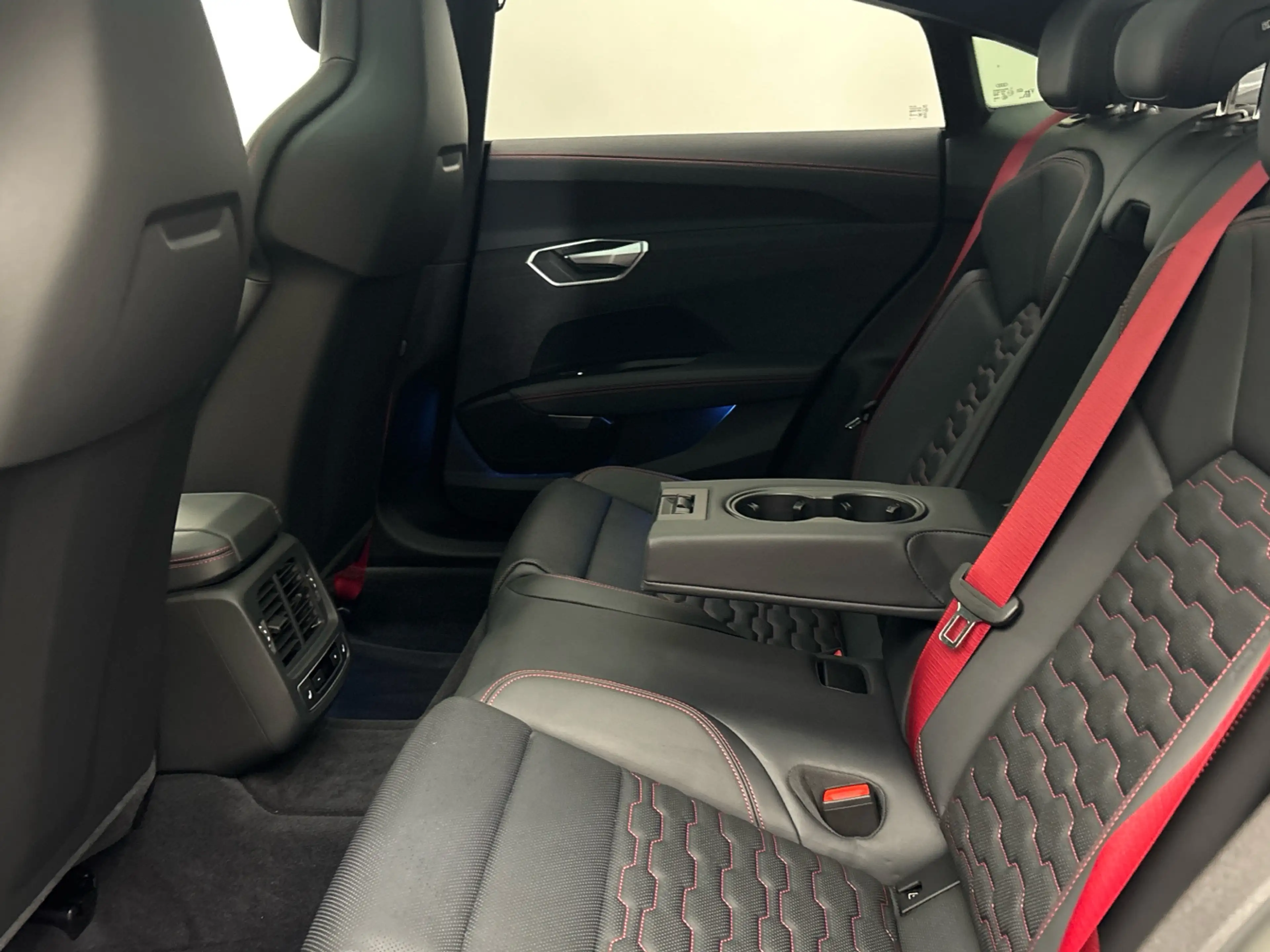 Audi RS e-tron GT Pano B&O ACC HUD — photo 11