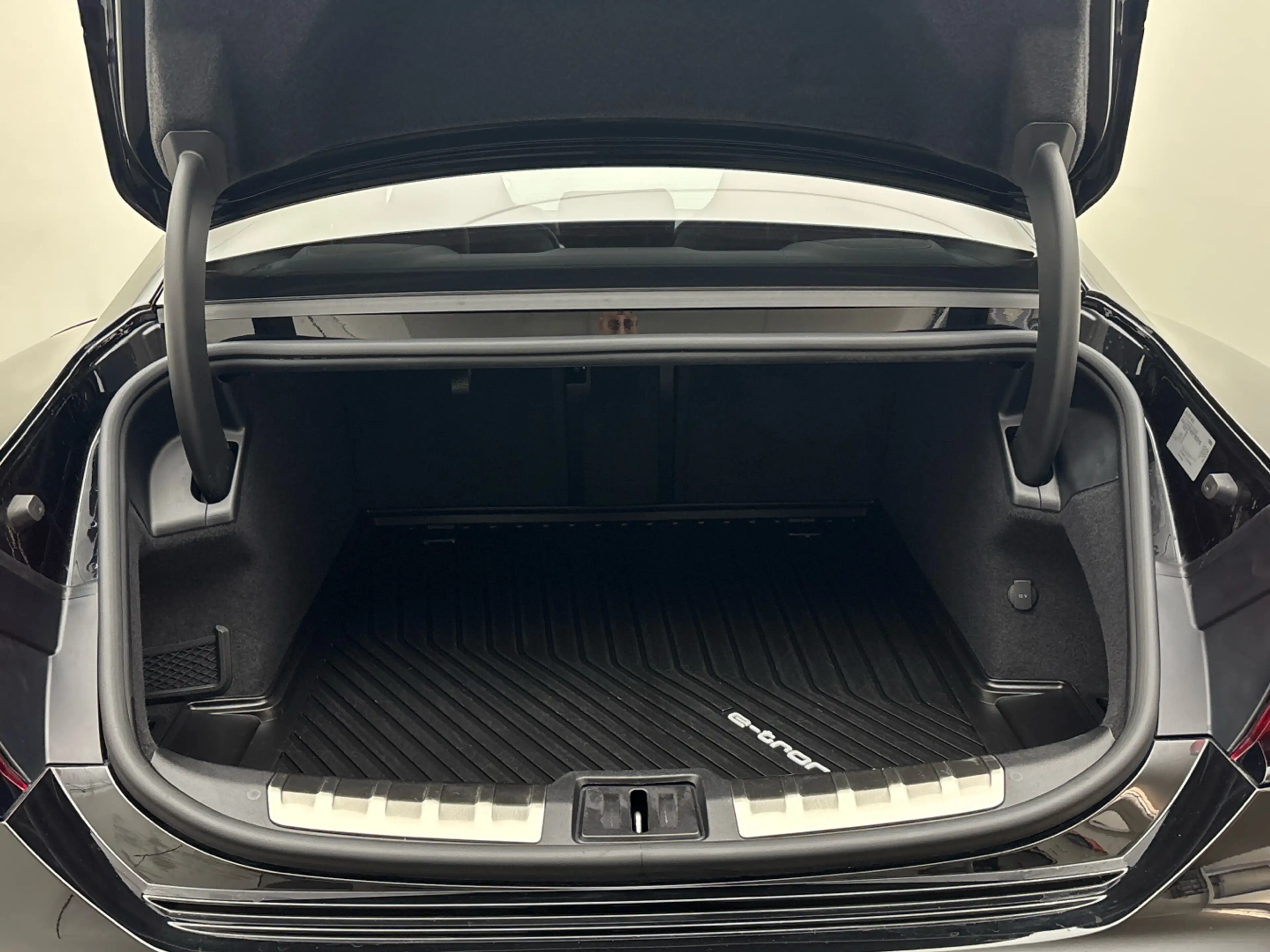 Audi RS e-tron GT Pano B&O ACC HUD — photo 13