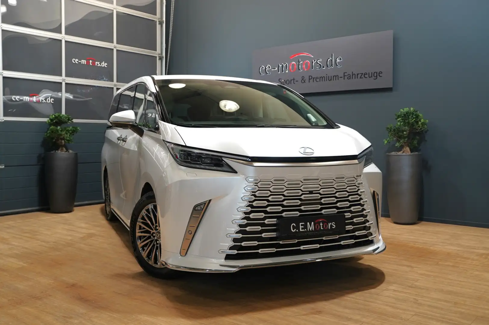 Lexus LM 350 LM 350h LUXURY 4WD MY2024*STOCK*6-SEAT Czarny - 1