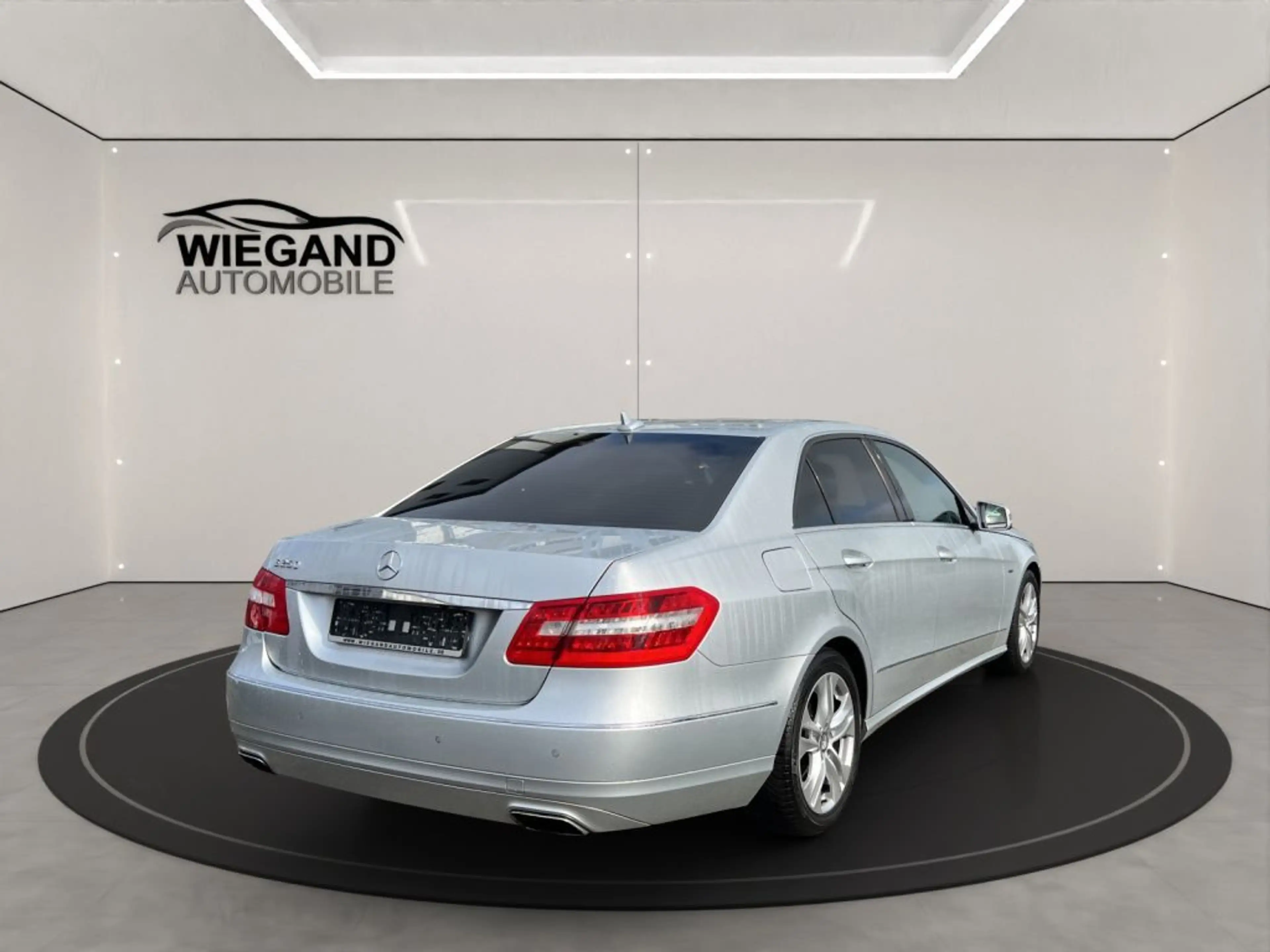 Mercedes-Benz E 250 BlueEFFICIENCY 7G-TRONIC Avantgarde XENON+ — photo 5