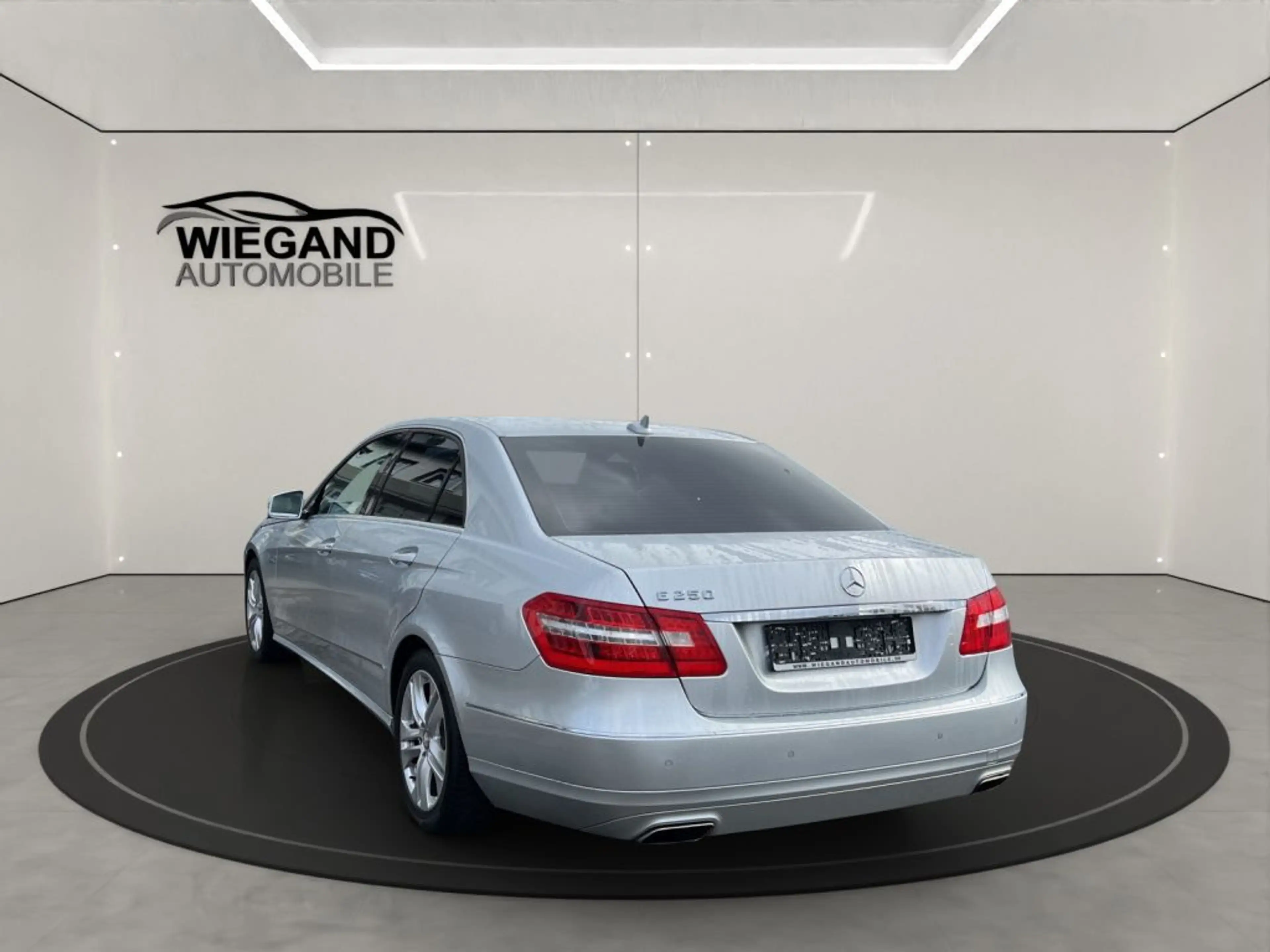 Mercedes-Benz E 250 BlueEFFICIENCY 7G-TRONIC Avantgarde XENON+ — photo 3