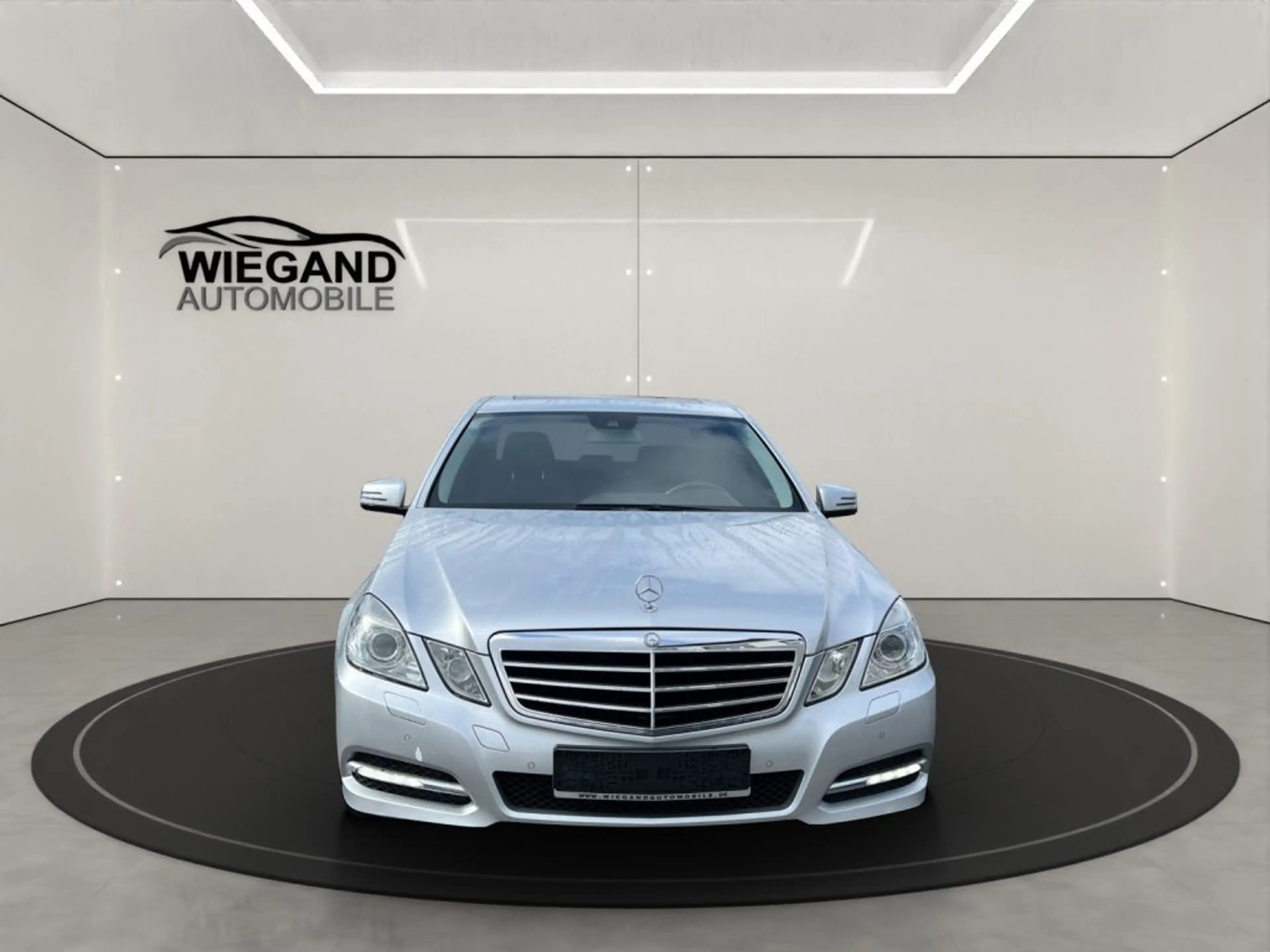 Mercedes-Benz E 250 BlueEFFICIENCY 7G-TRONIC Avantgarde XENON+ — photo 8