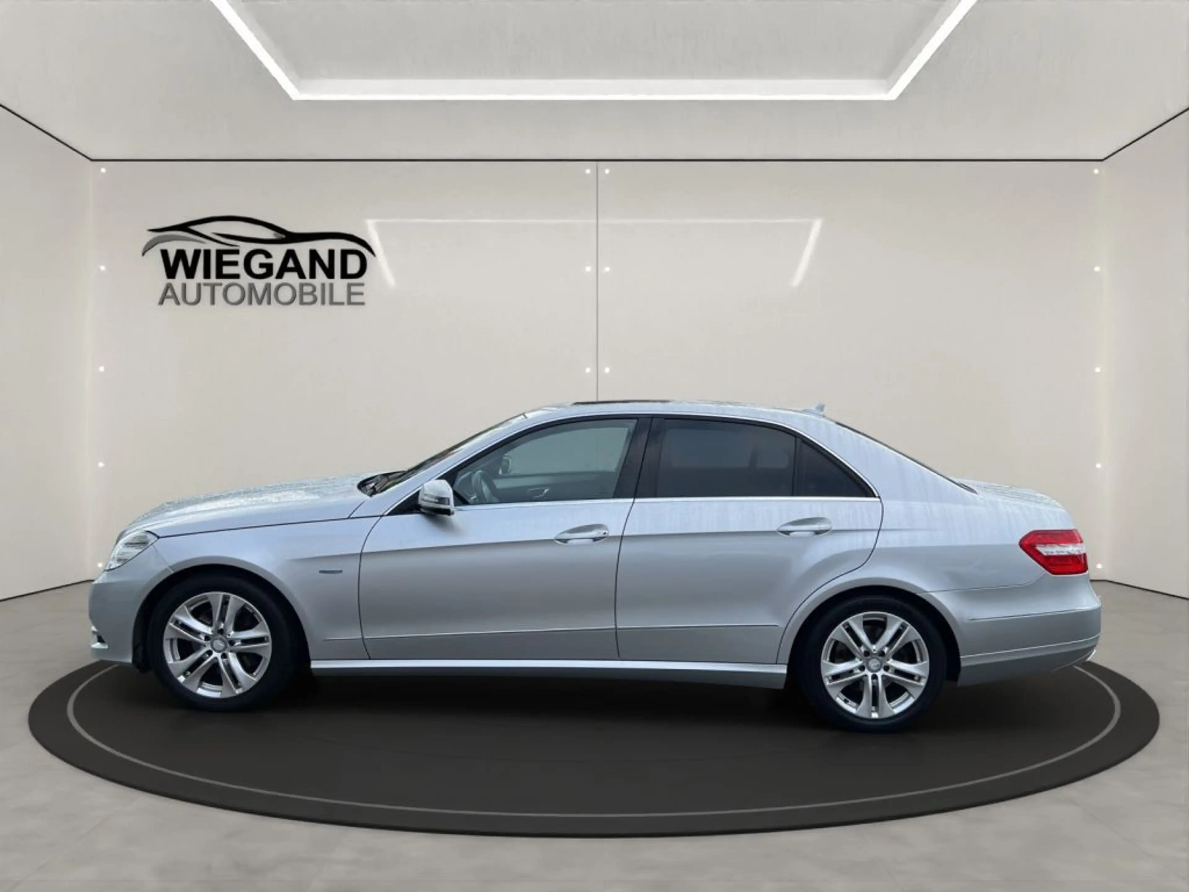 Mercedes-Benz E 250 BlueEFFICIENCY 7G-TRONIC Avantgarde XENON+ — photo 2