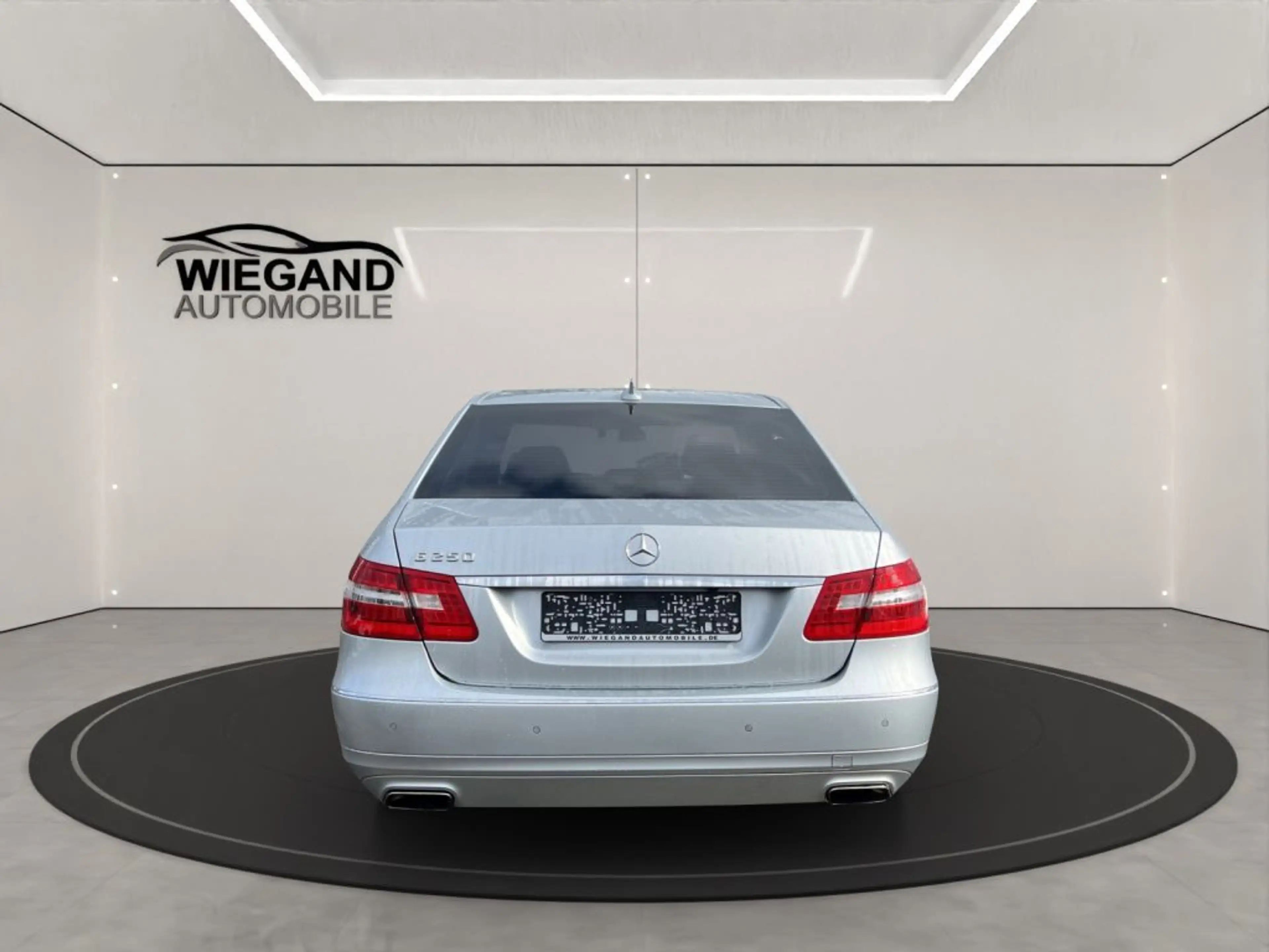 Mercedes-Benz E 250 BlueEFFICIENCY 7G-TRONIC Avantgarde XENON+ — photo 4