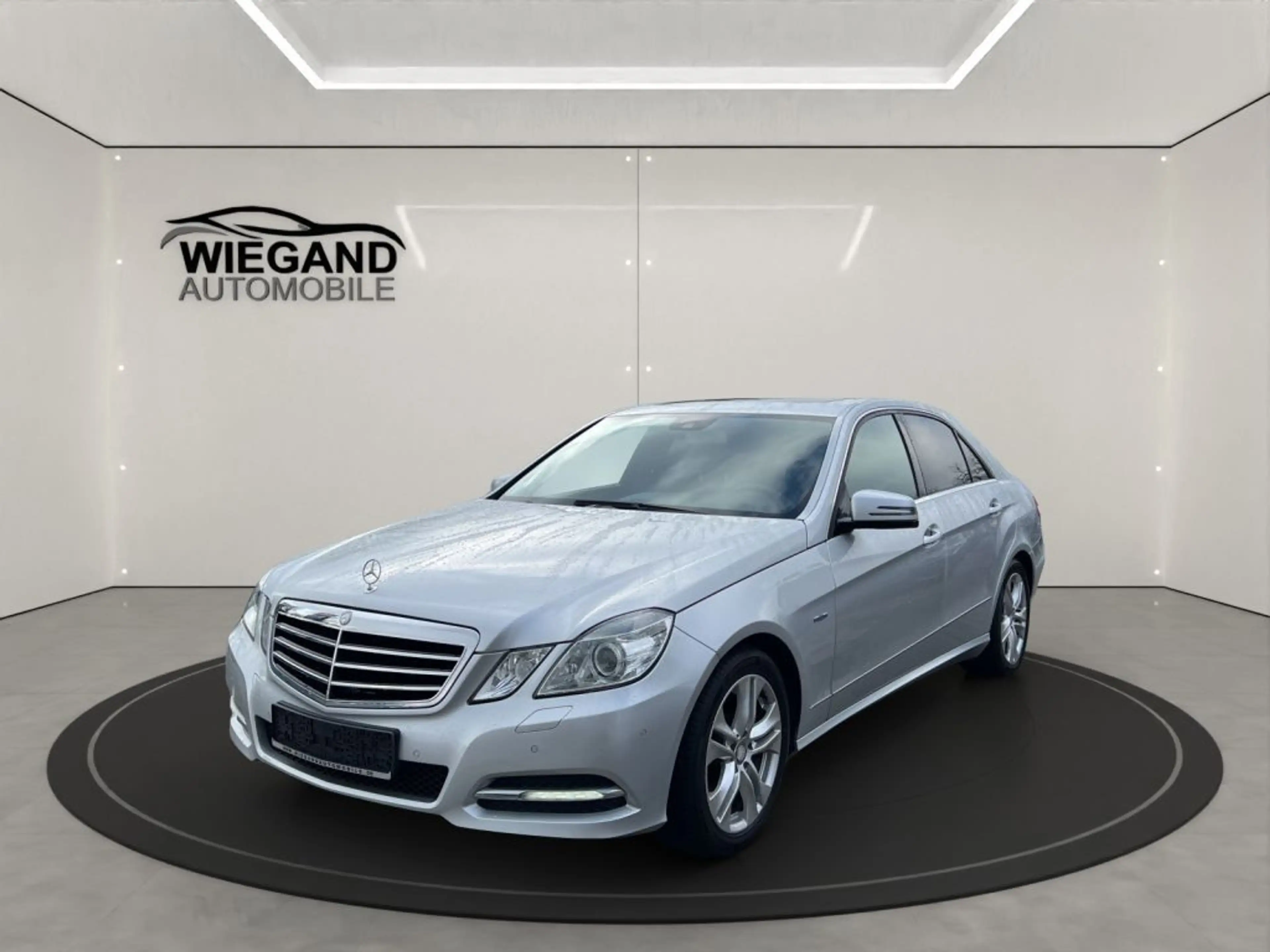 Mercedes-Benz E 250 BlueEFFICIENCY 7G-TRONIC Avantgarde XENON+
