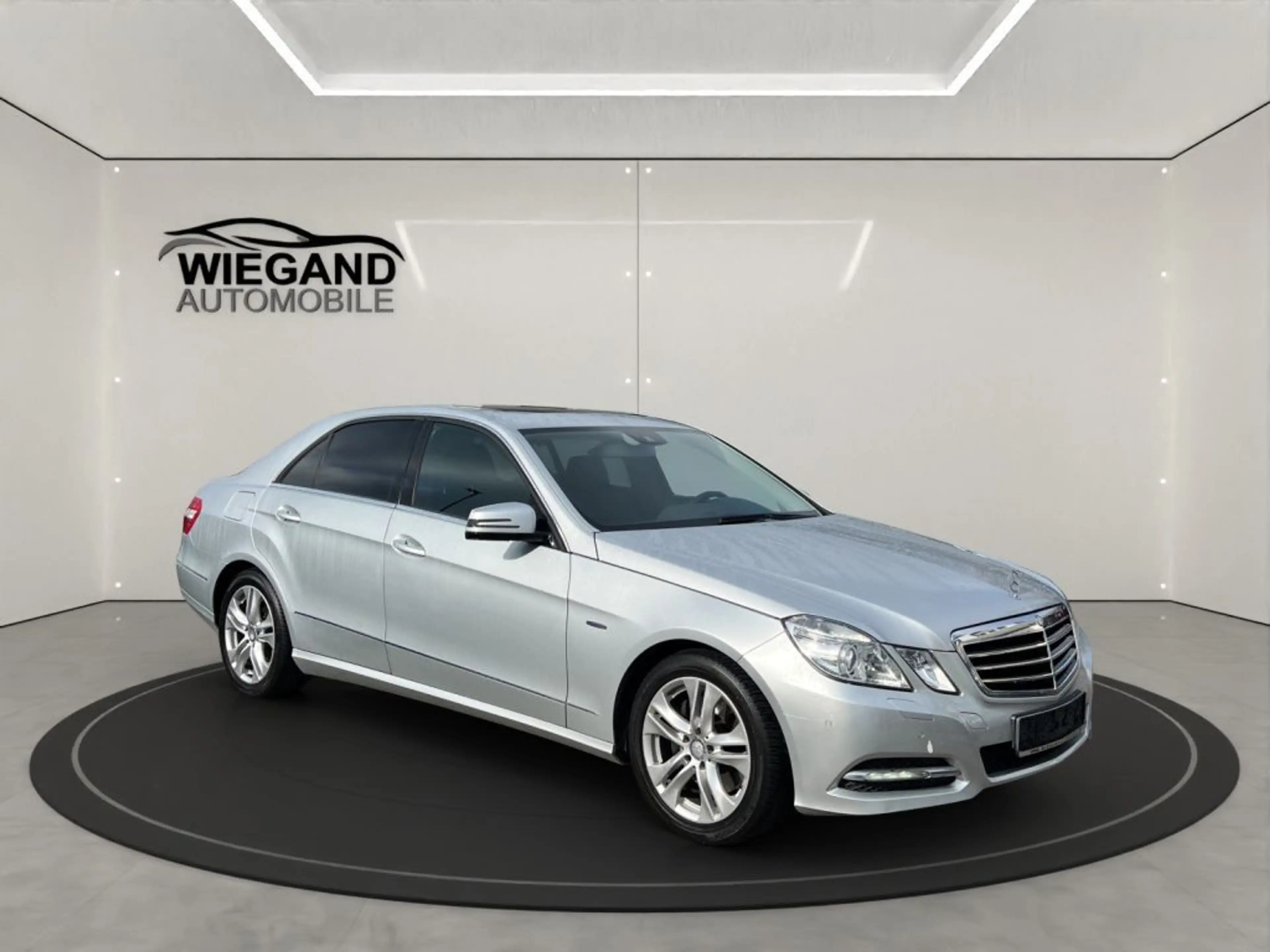 Mercedes-Benz E 250 BlueEFFICIENCY 7G-TRONIC Avantgarde XENON+ — photo 7