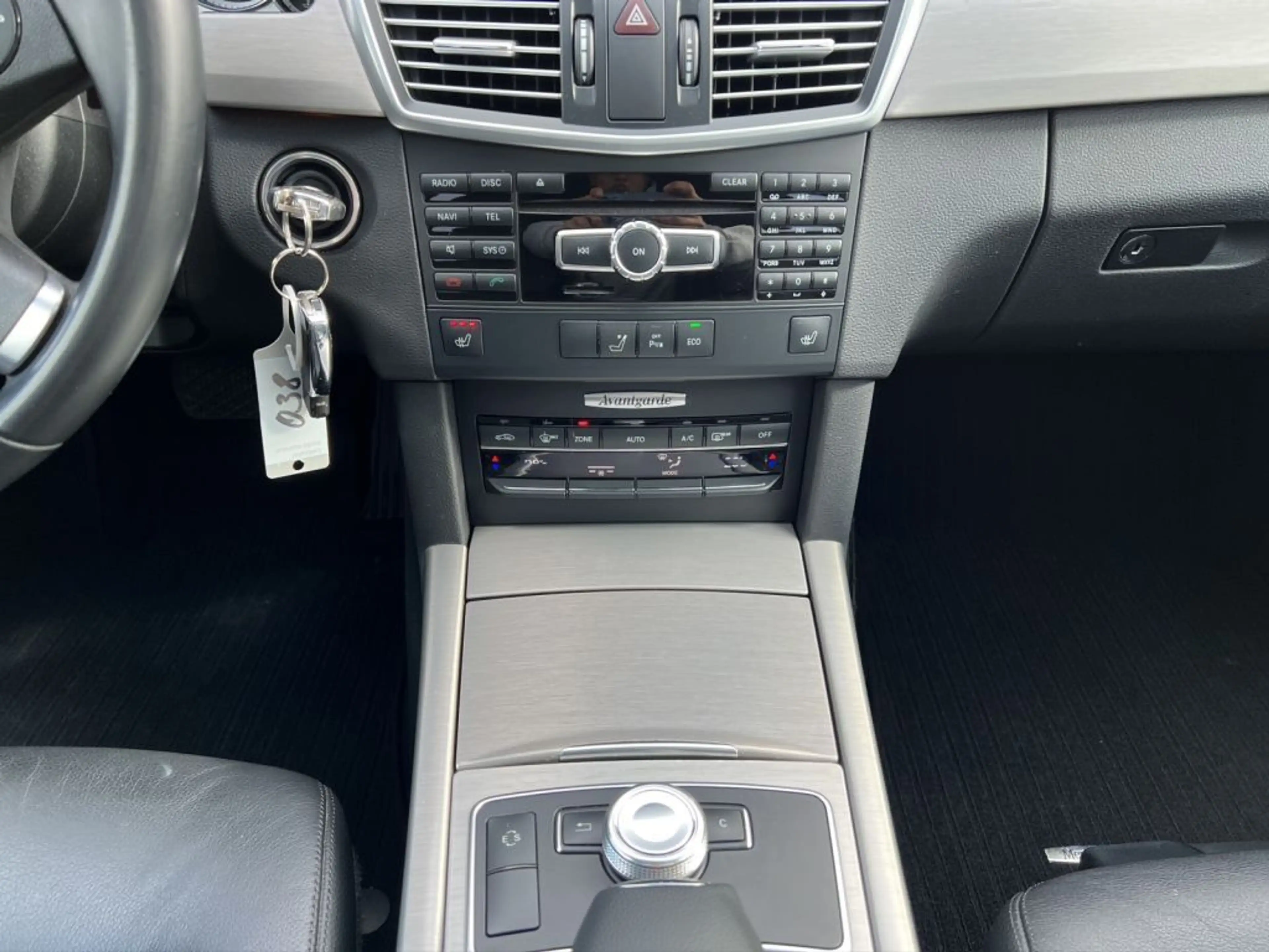 Mercedes-Benz E 250 BlueEFFICIENCY 7G-TRONIC Avantgarde XENON+ — photo 11
