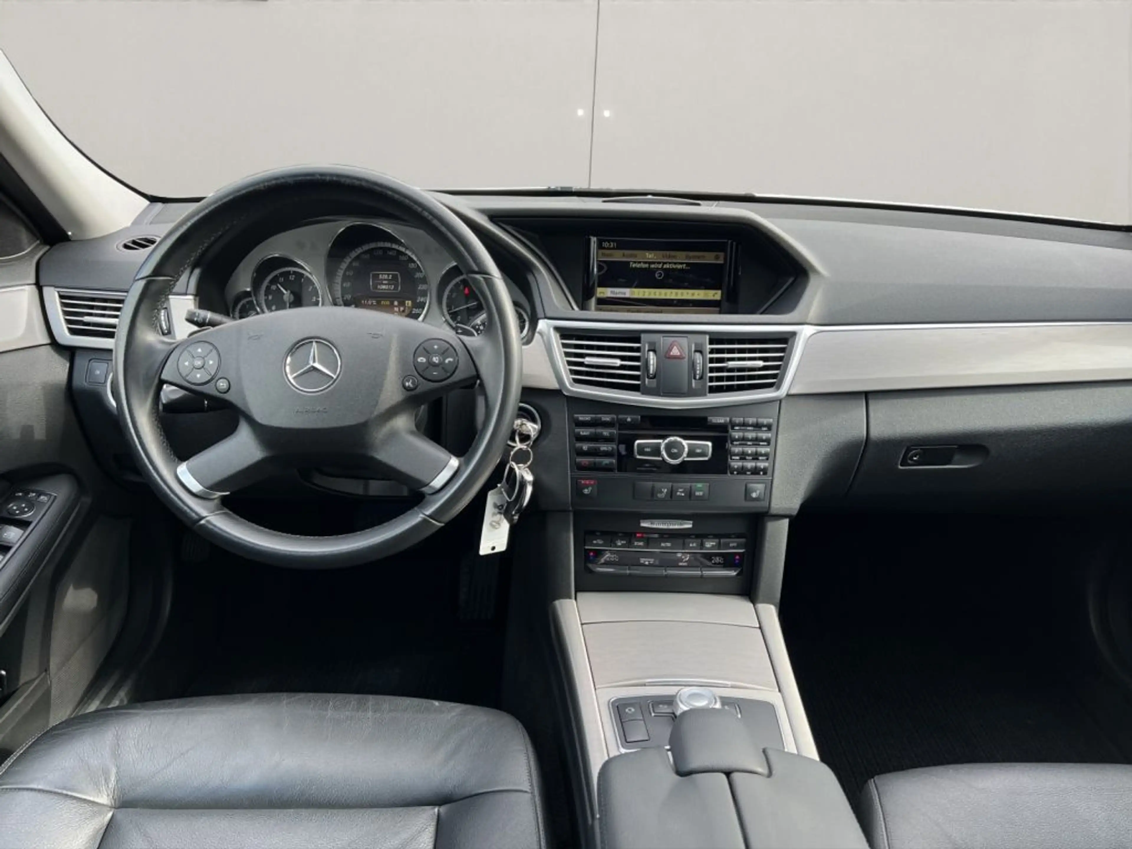 Mercedes-Benz E 250 BlueEFFICIENCY 7G-TRONIC Avantgarde XENON+ — photo 10