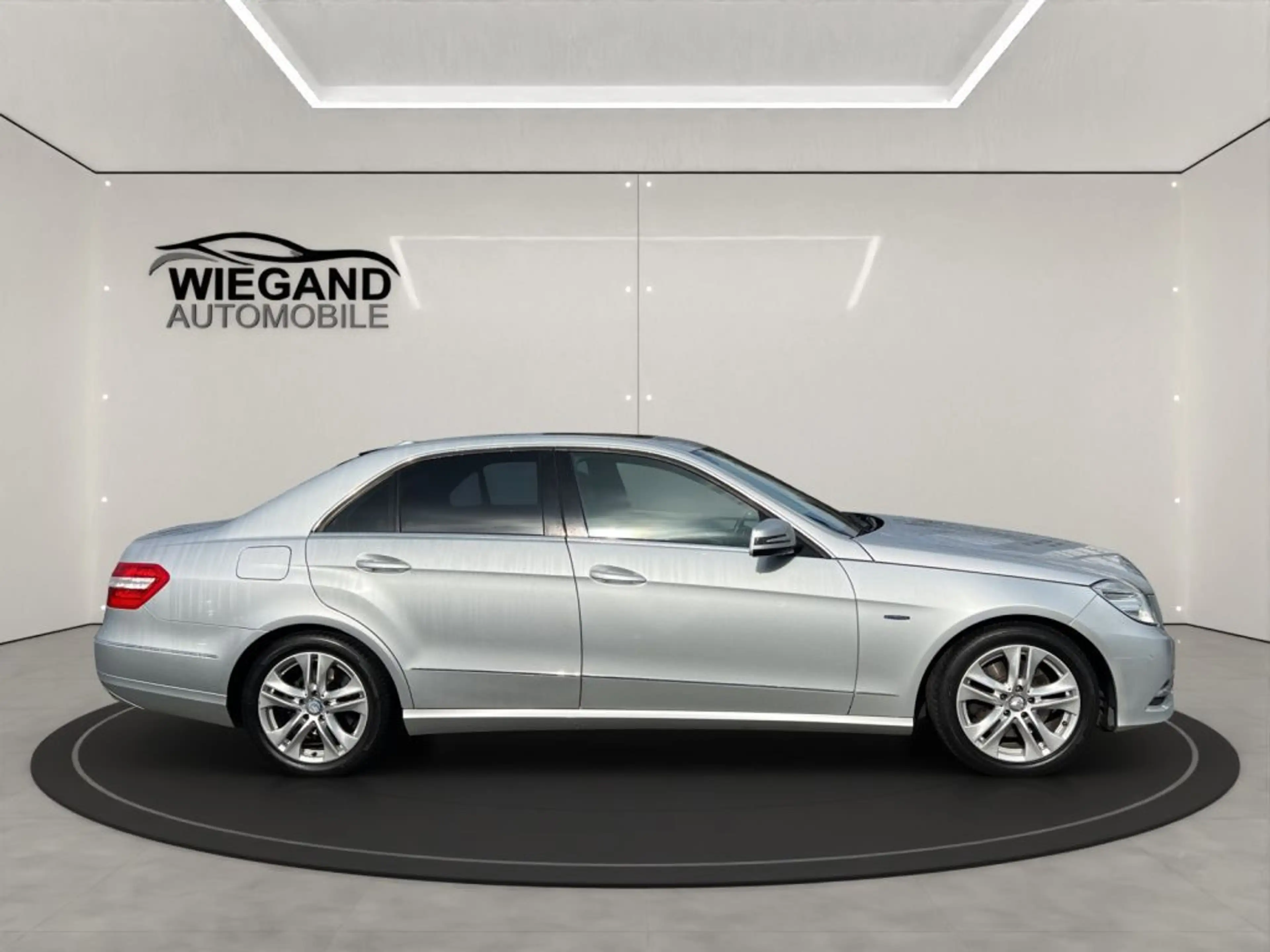 Mercedes-Benz E 250 BlueEFFICIENCY 7G-TRONIC Avantgarde XENON+ — photo 6
