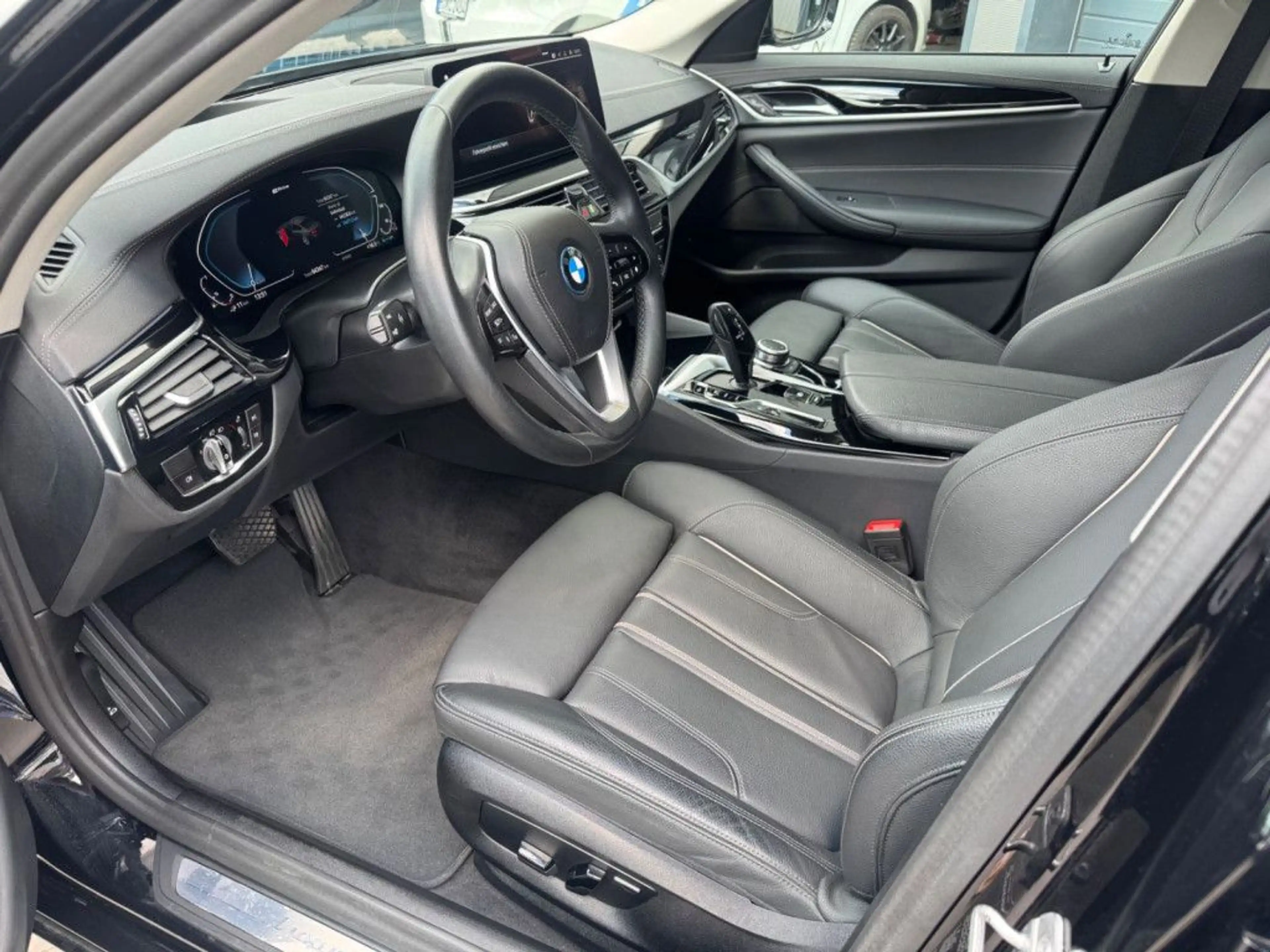 BMW 520 e Aut. Luxury Line *1.Hand* — photo 6