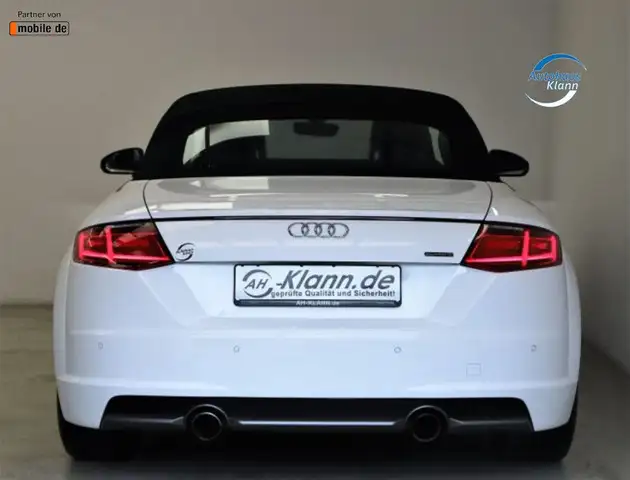 Audi TT view 11