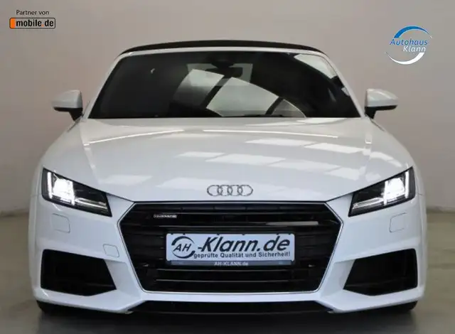 Audi TT view 3