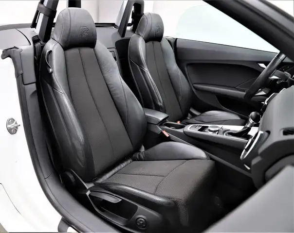 Audi TT view 15