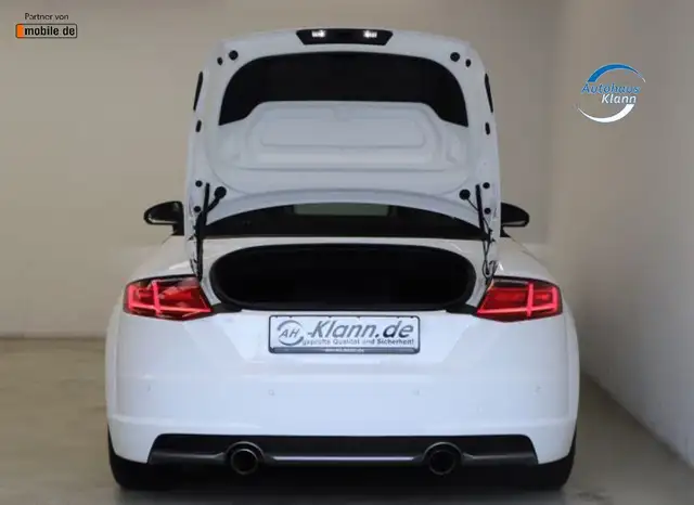 Audi TT view 12