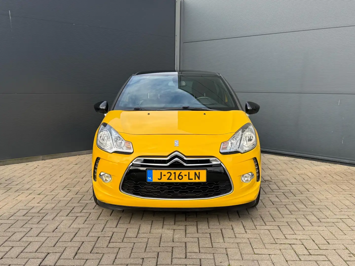 Citroen DS3 1.6 So Chic DS3 SPORT Geel - 2