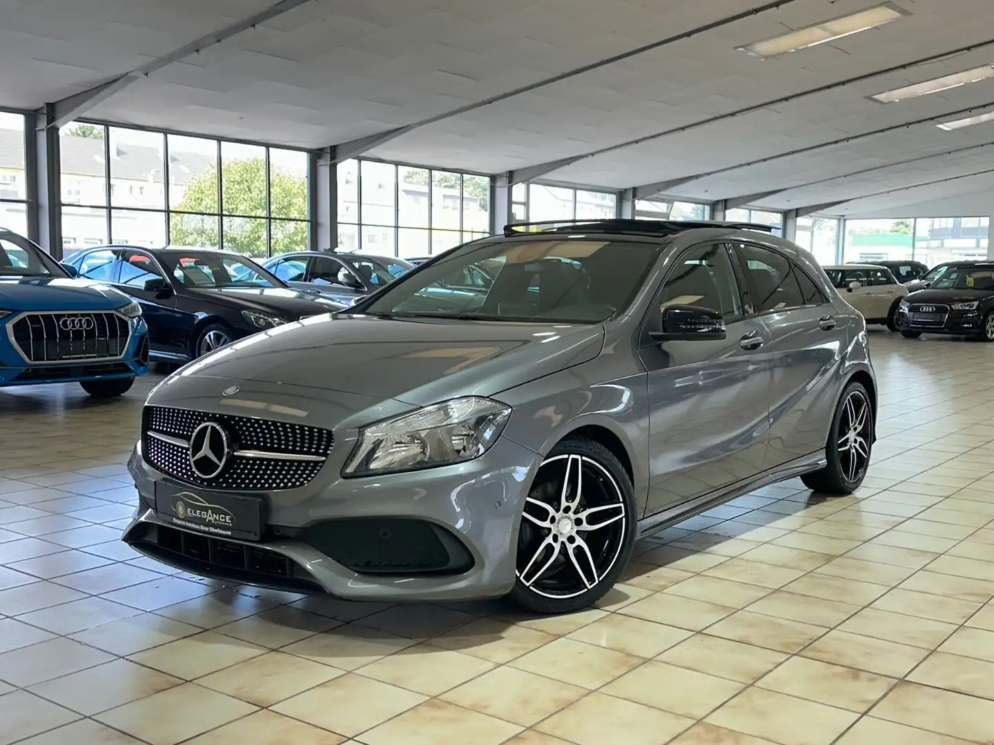 Mercedes-Benz A 180 *AMG-LINE*PANO*EFH*KLIMA*NIGHT-PAKET* Gris - 1