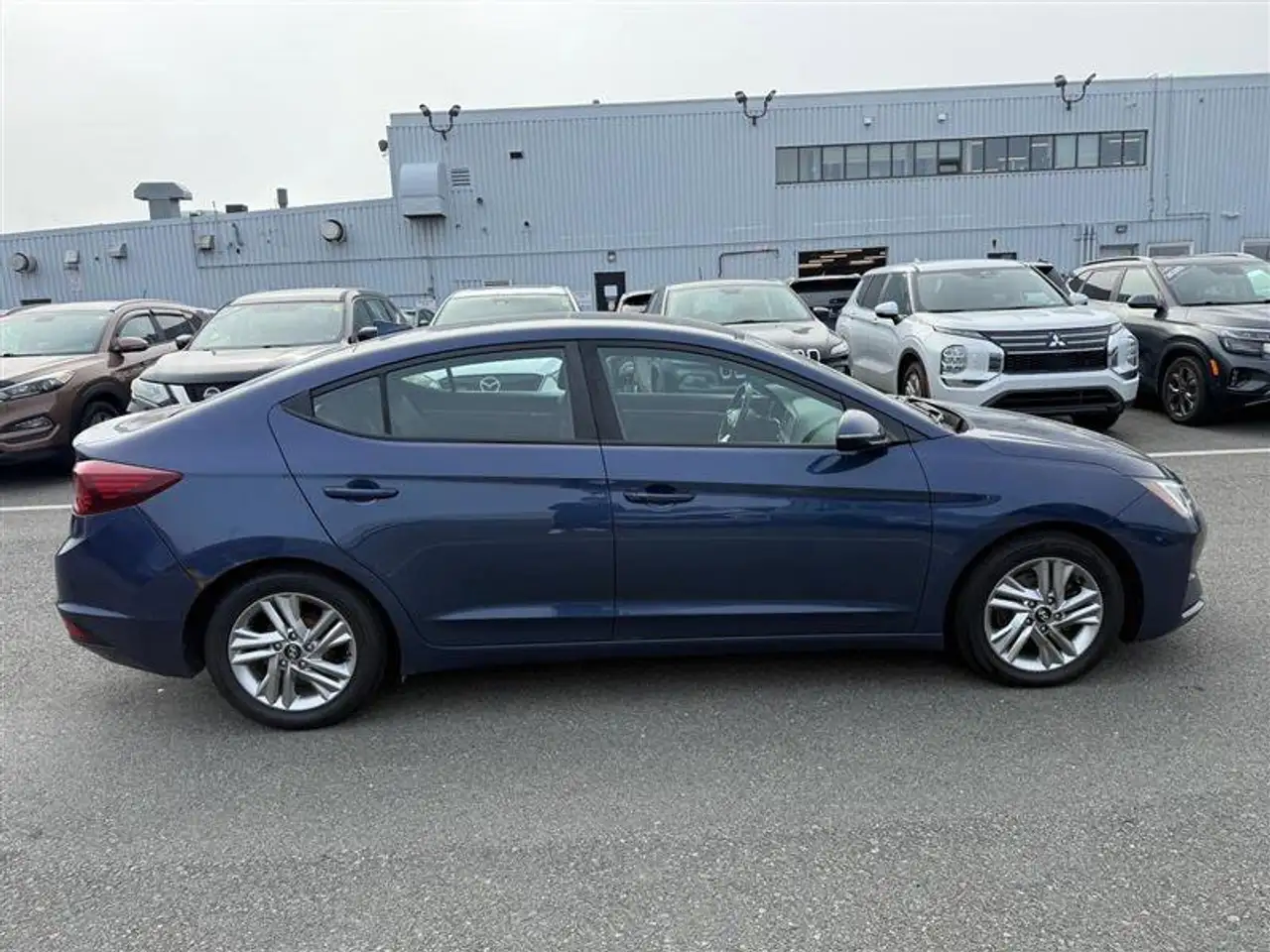 Hyundai ELANTRA снимка Hyundai ELANTRA