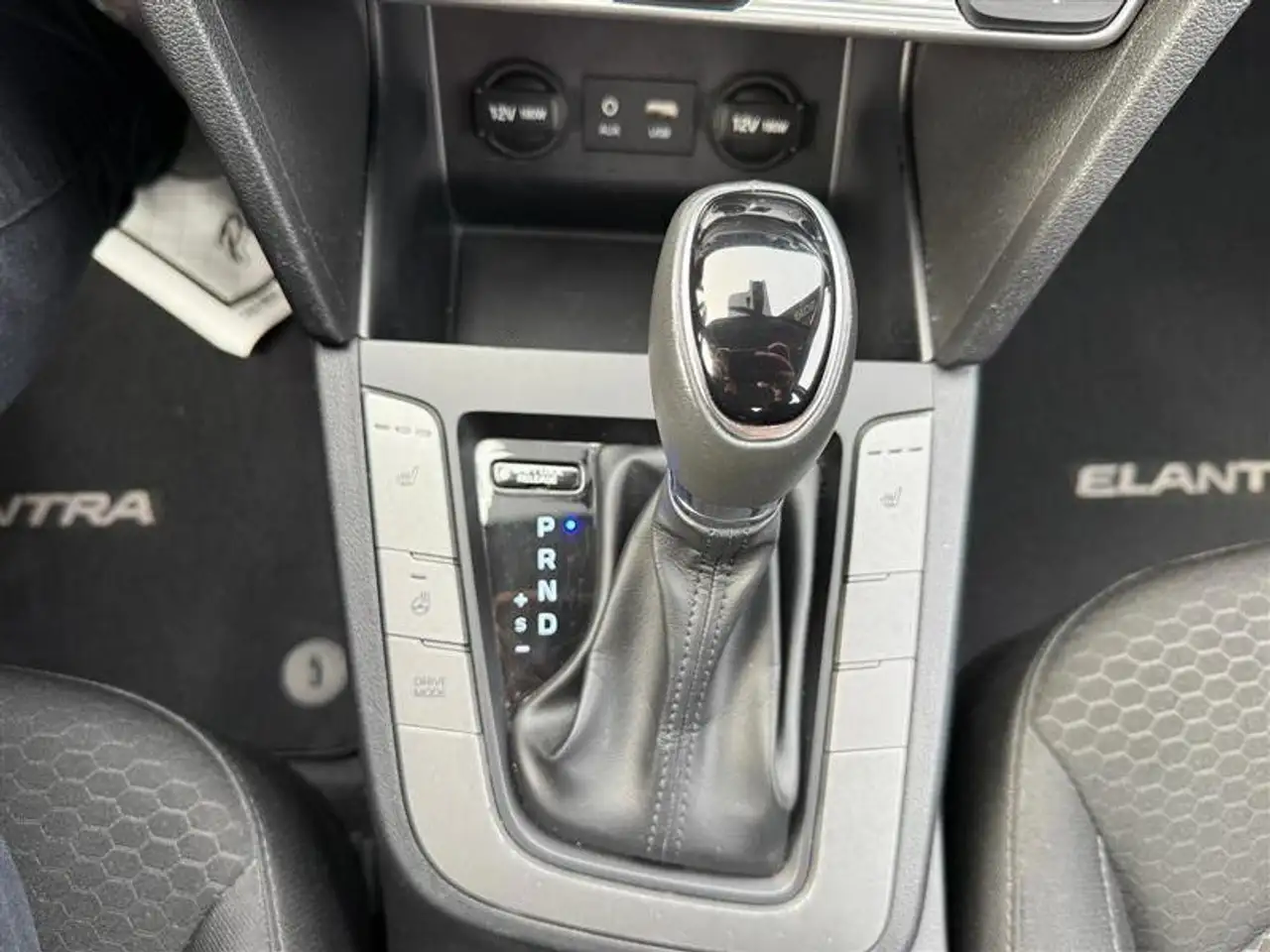 Hyundai ELANTRA снимка Hyundai ELANTRA