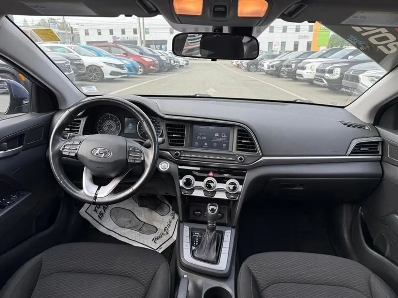 Hyundai ELANTRA снимка Hyundai ELANTRA