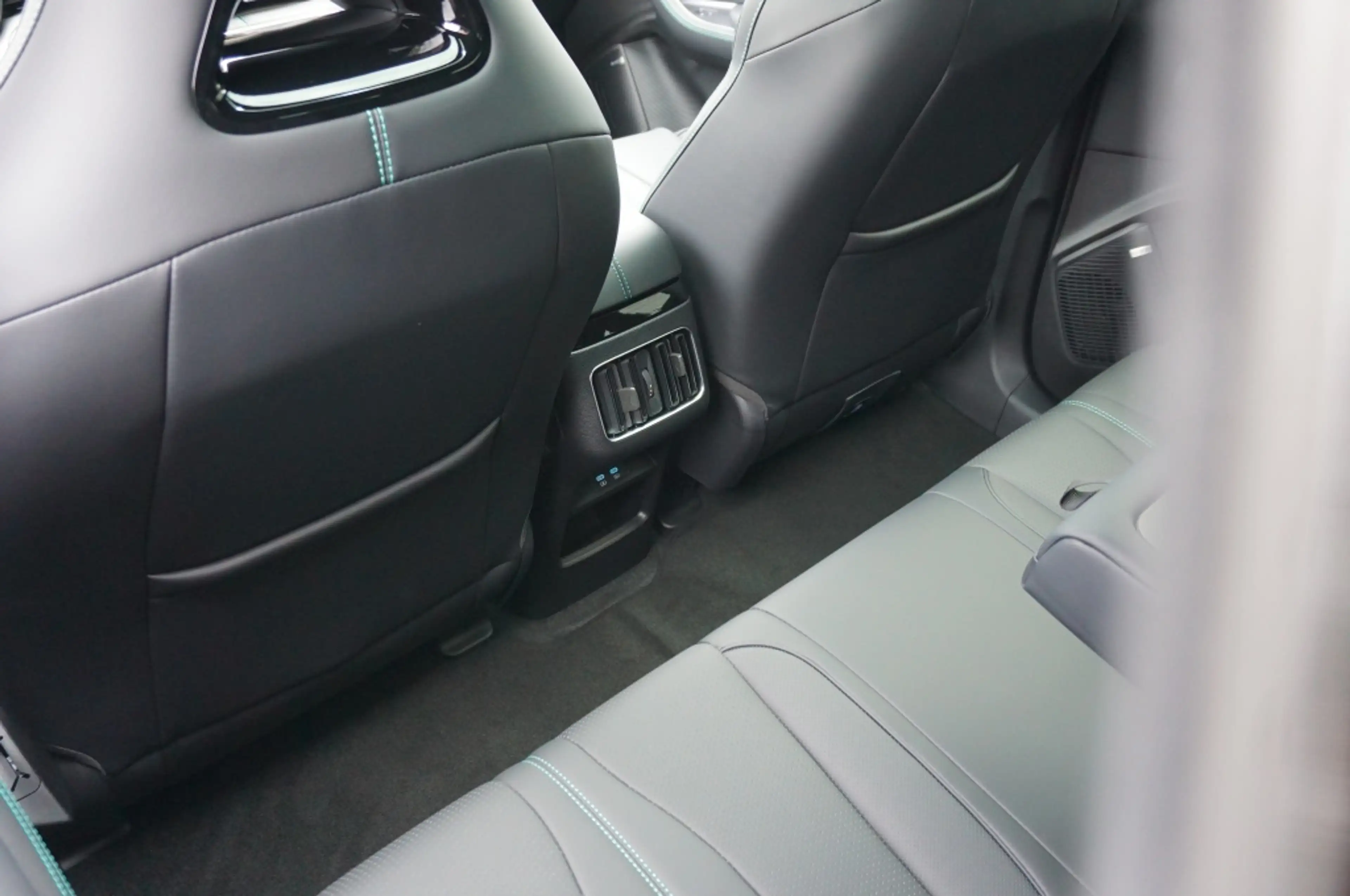 BYD Seal U 1.5 Turbo DM-i AWD Design 323 pk | 1.300 TREKGEWIC — photo 25