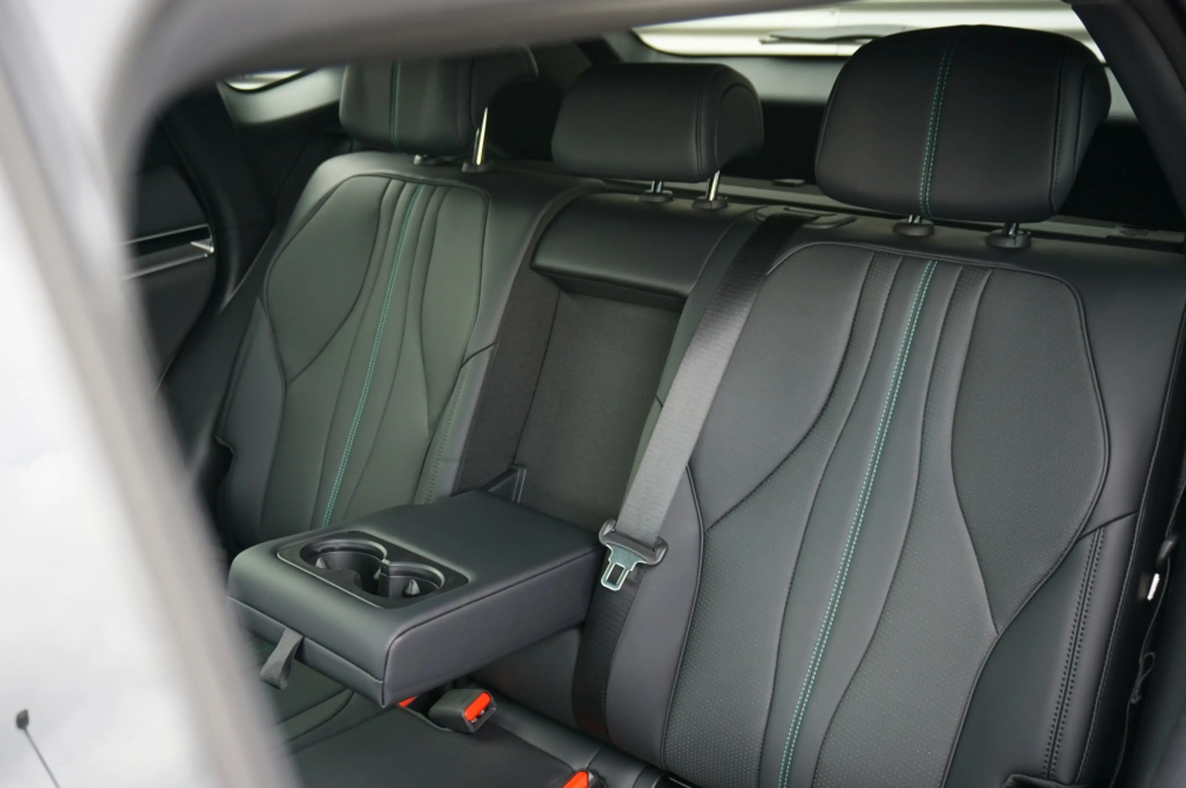 BYD Seal U 1.5 Turbo DM-i AWD Design 323 pk | 1.300 TREKGEWIC — photo 26