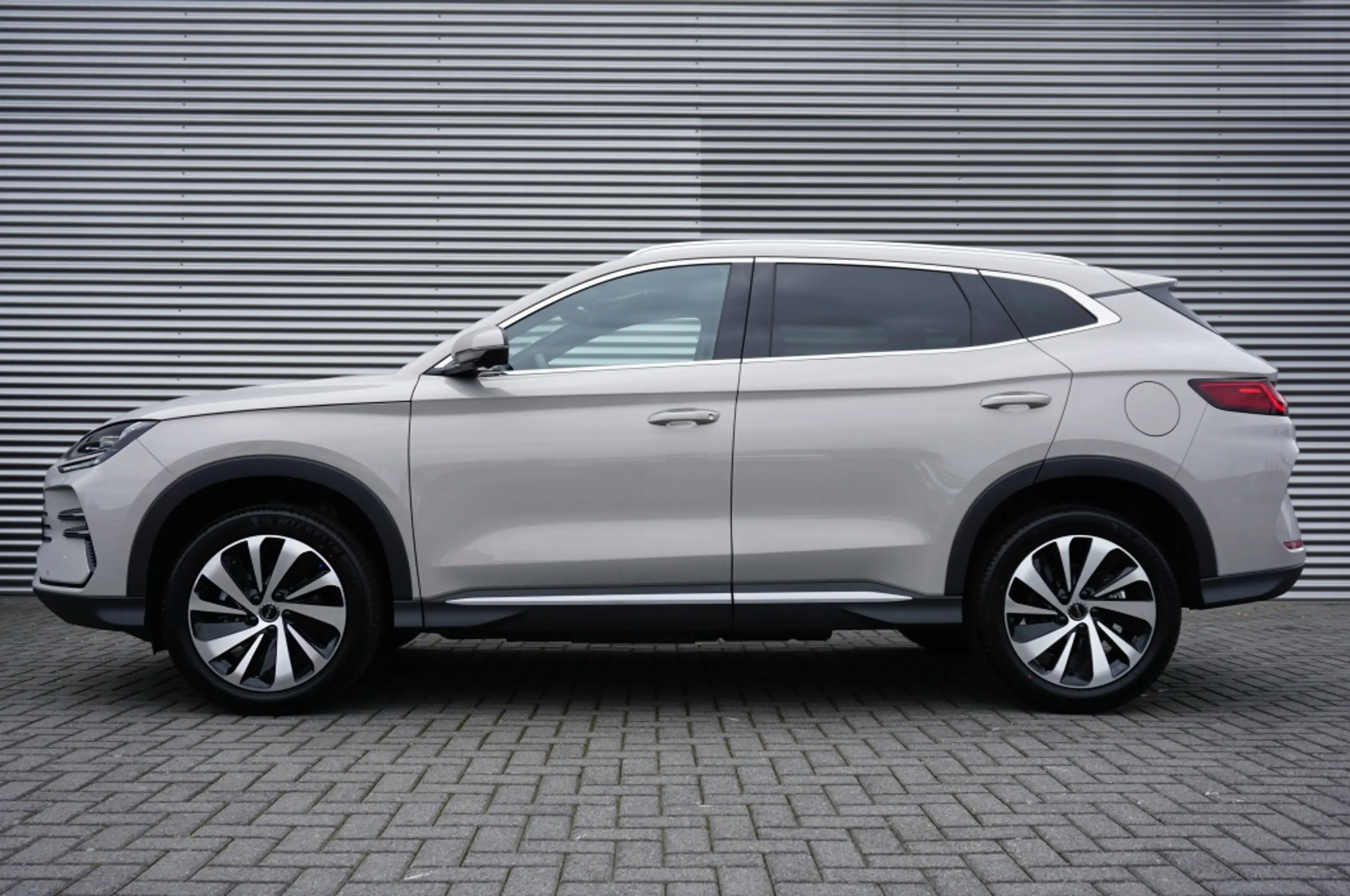 BYD Seal U 1.5 Turbo DM-i AWD Design 323 pk | 1.300 TREKGEWIC — photo 2