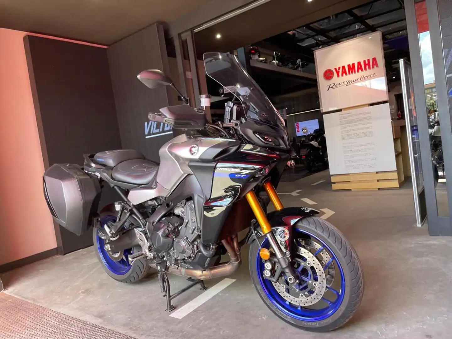 Yamaha Tracer 9 GT . Gri - 2
