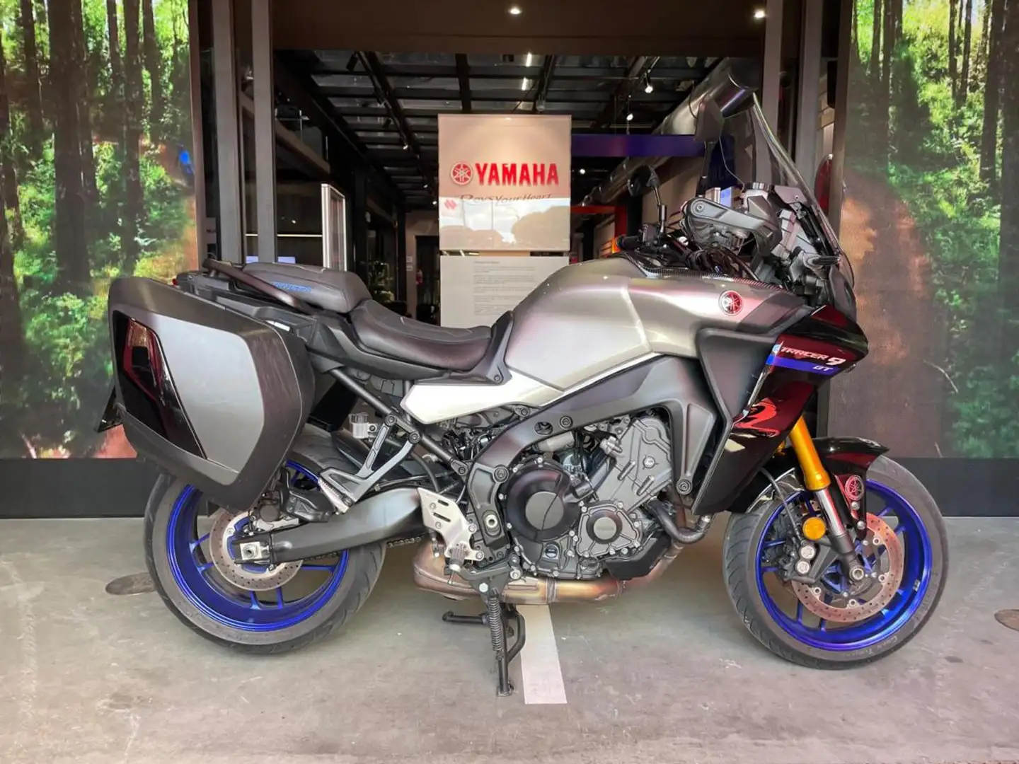 Yamaha Tracer 9 GT . Gri - 1
