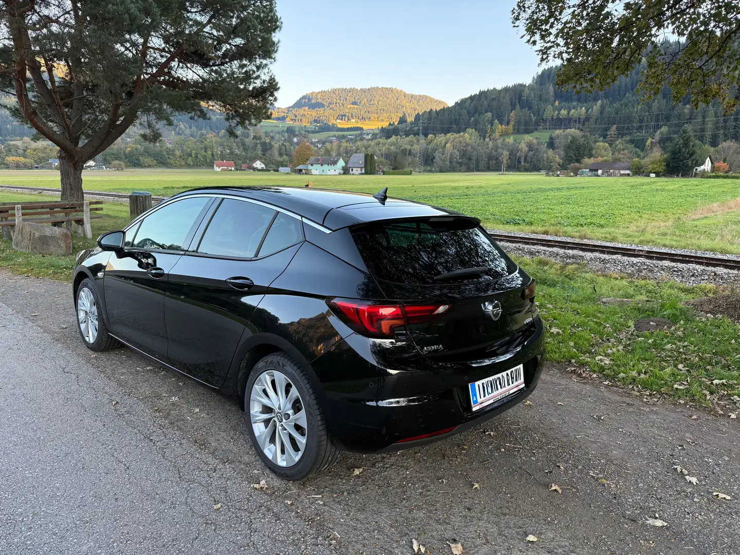 Opel Astra Astra 1,4 Turbo Innovation Schwarz - 2