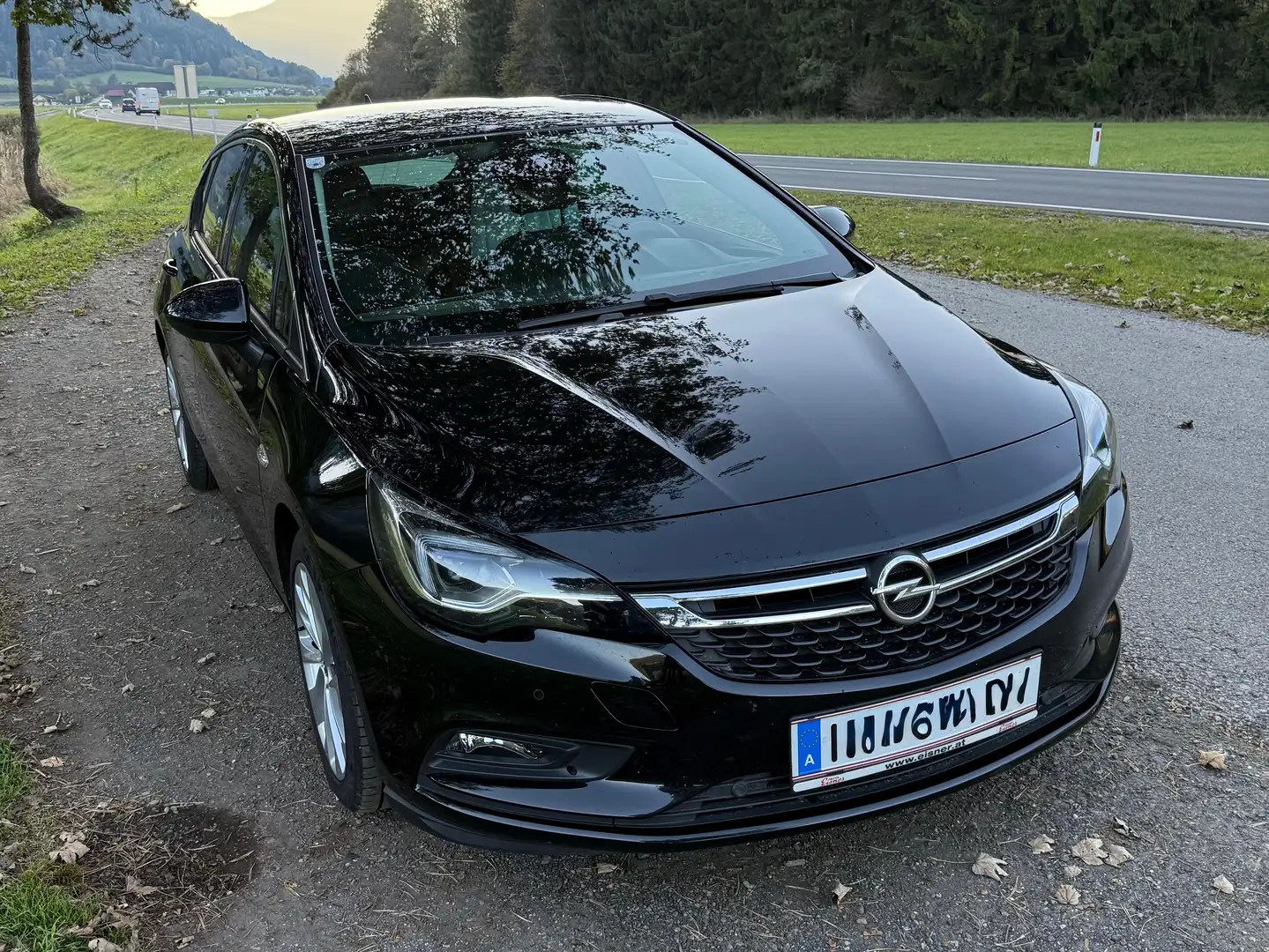 Opel Astra Astra 1,4 Turbo Innovation Schwarz - 1