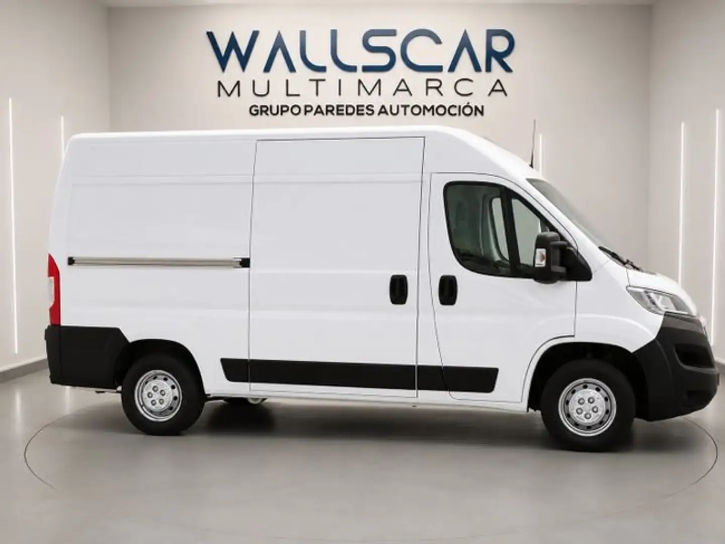 Peugeot Boxer Furgón 2.2BlueHDI 333 L2H2 S&S 120 Blanco - 2