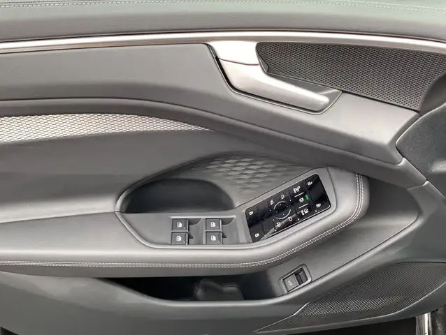 Audi A6 view 7