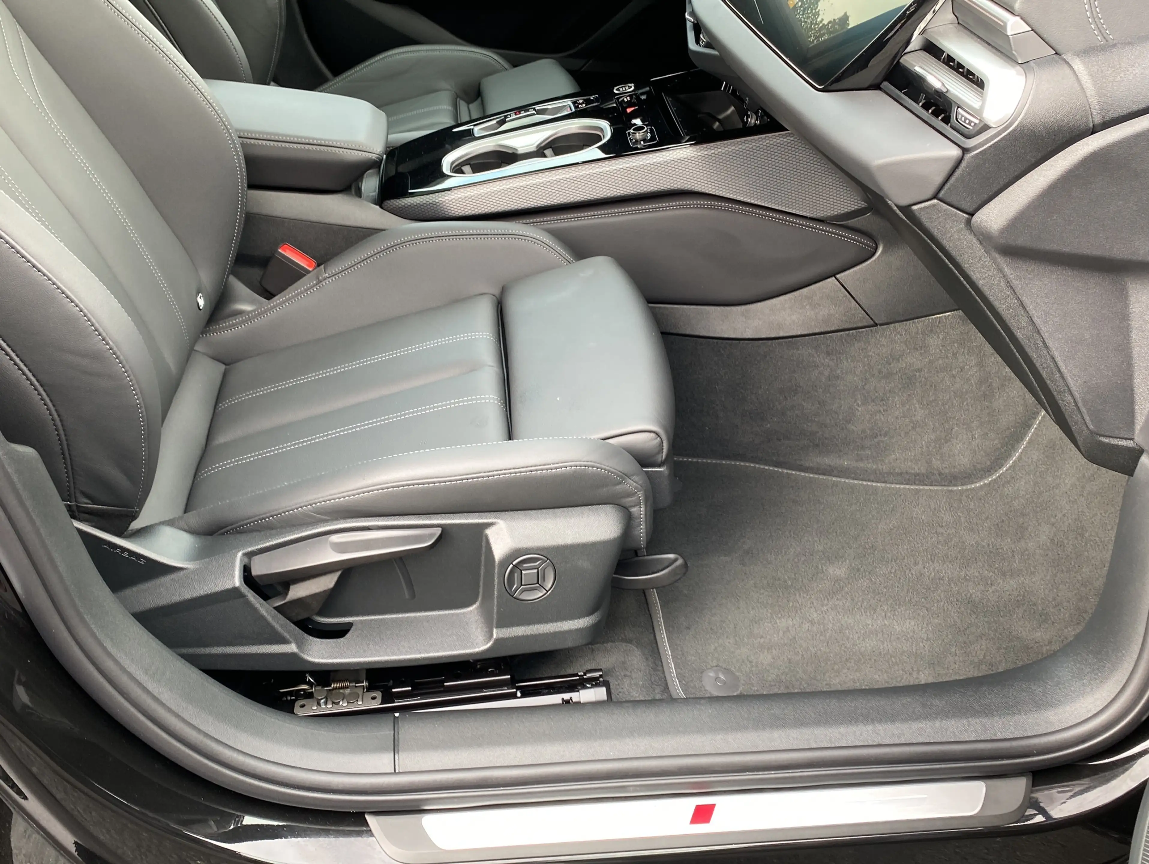 Audi A6 2.0 TDI S Tronic*2 x S Line*Pano*KeyGo*Navi+ — photo 16