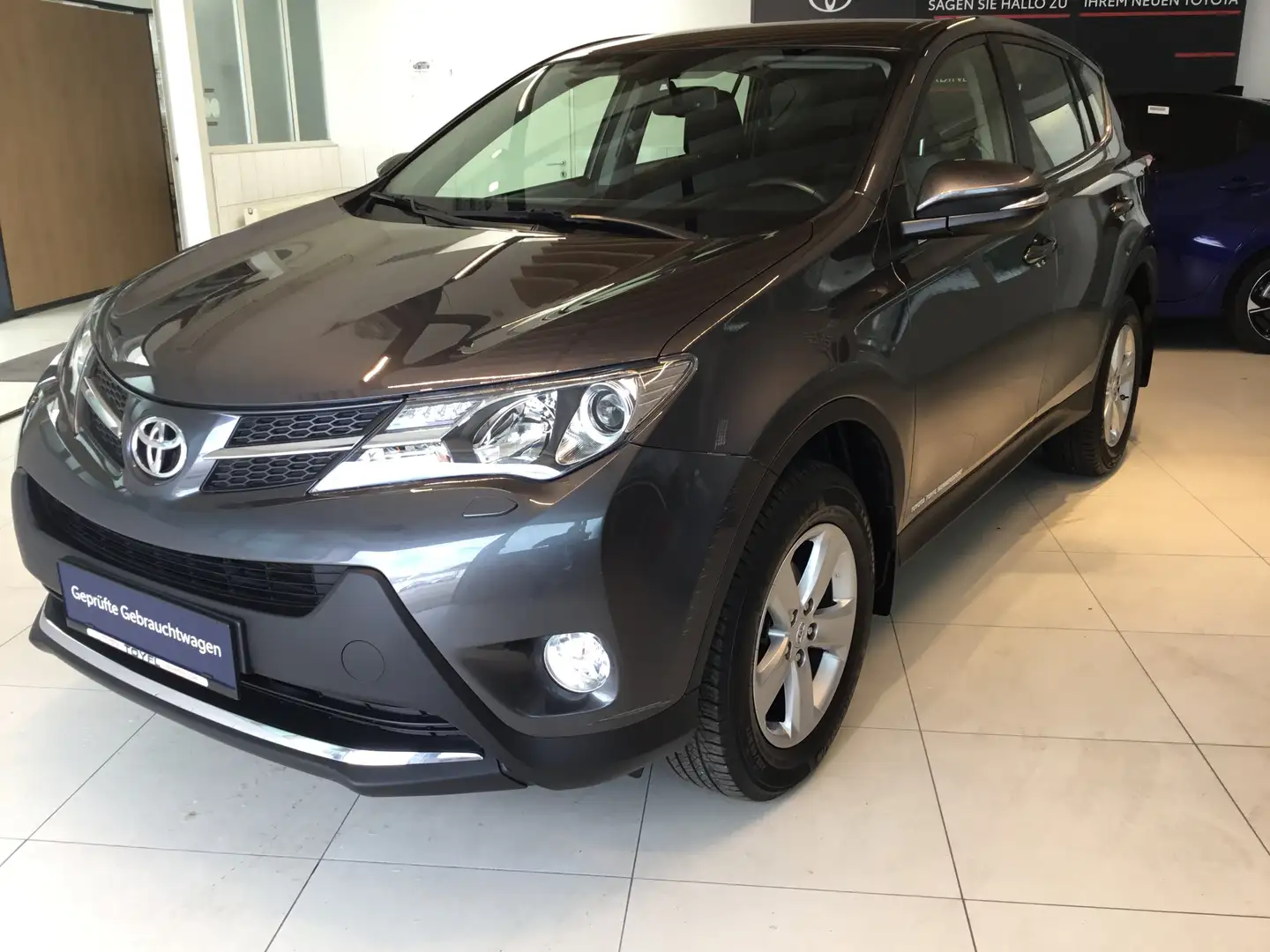 Toyota RAV 4 2.0 D-4D Elegance Grau - 1