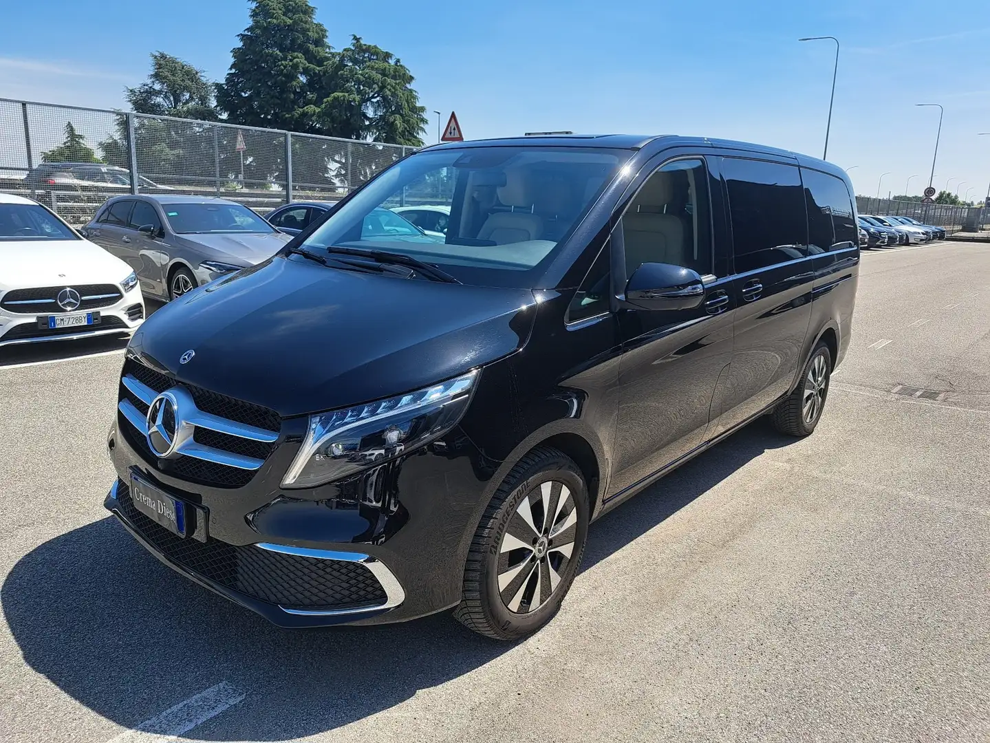 Mercedes-Benz V V Long 250 d Premium 4matic auto Fekete - 1