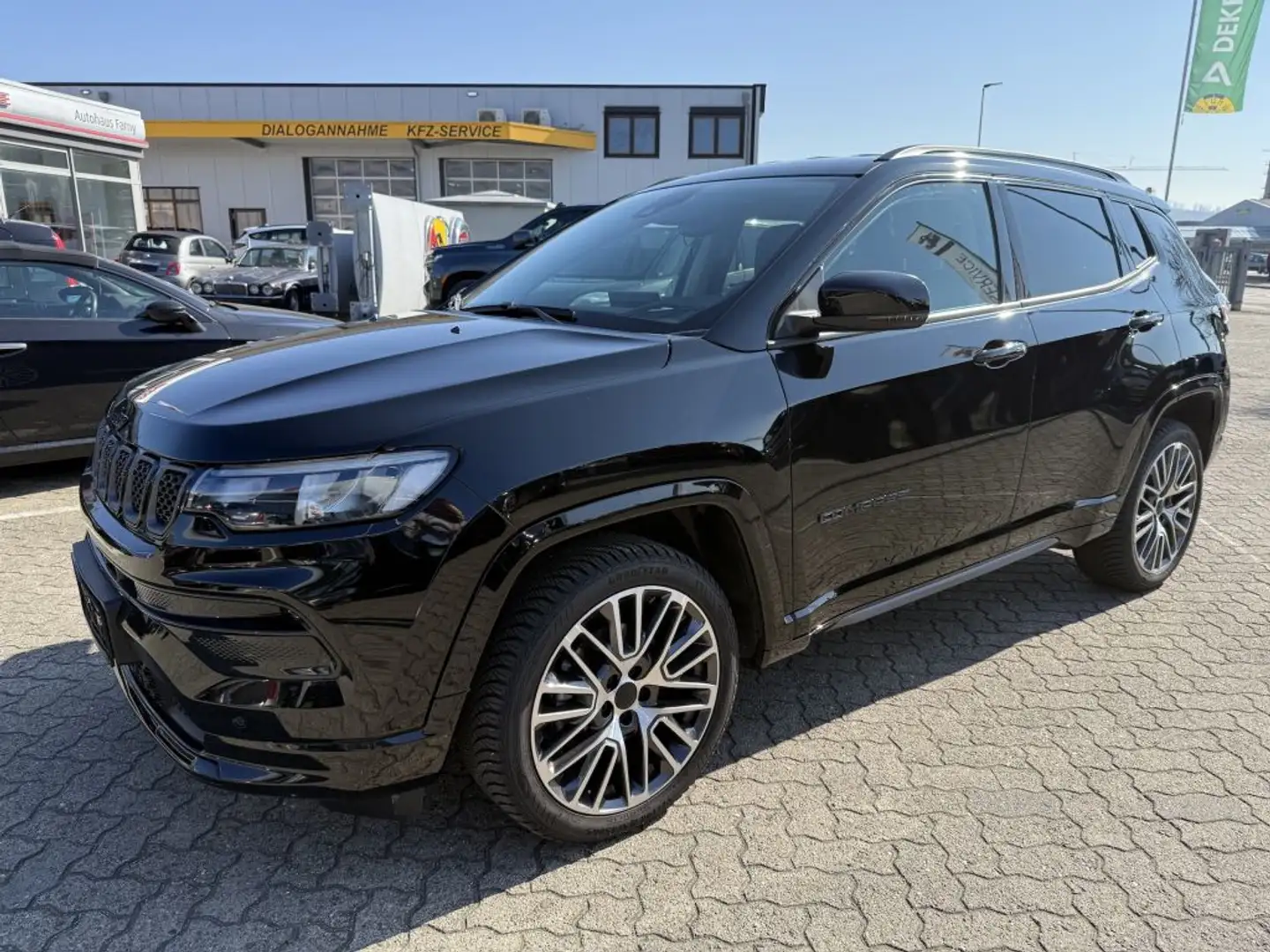 Jeep Compass 1.5 GSE T4 48V e-Hybrid Automatik S Schwarz - 1