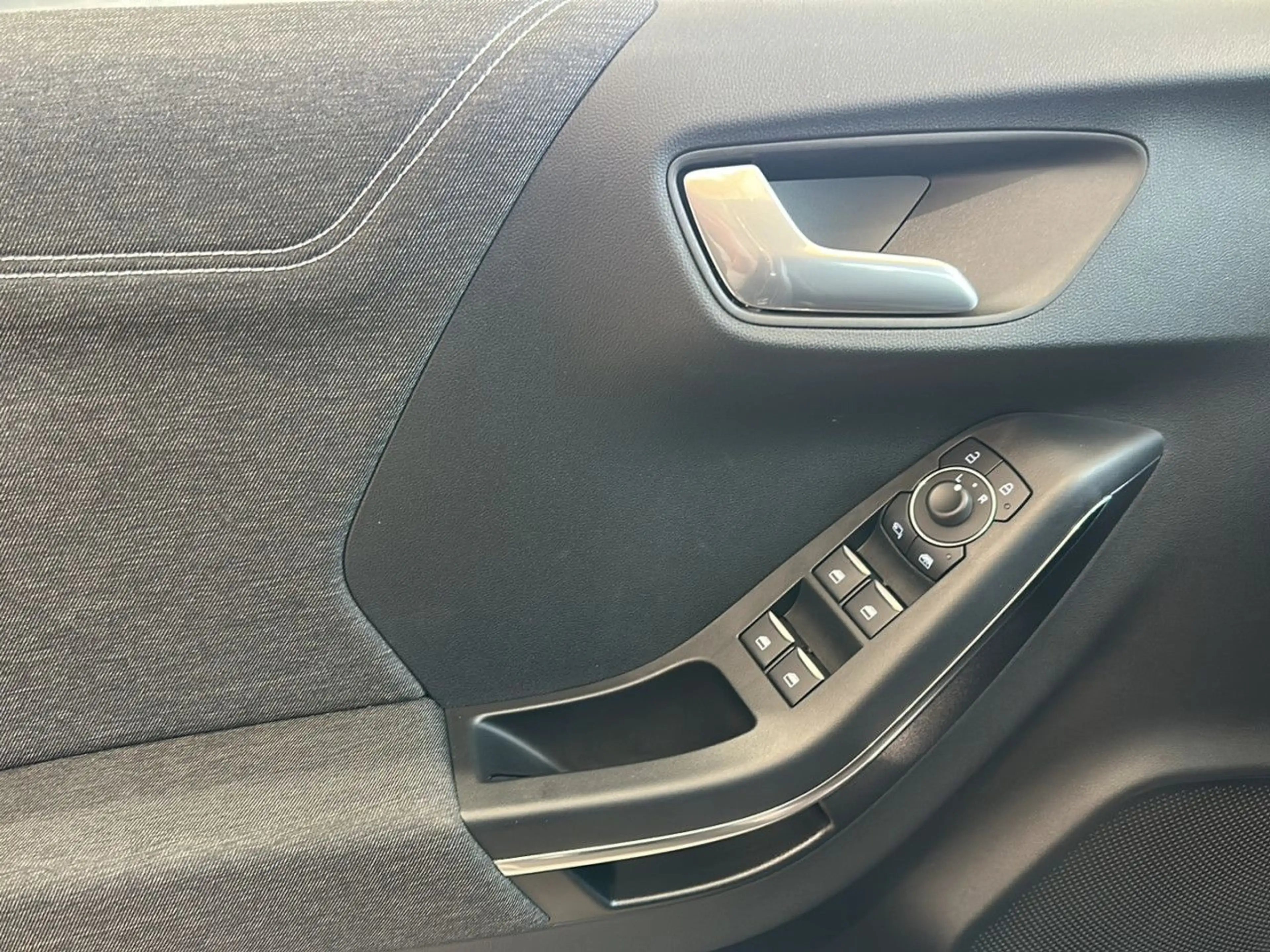 Ford Puma Titanium Automatik AHK / Ganzjahresreifen LED — photo 6