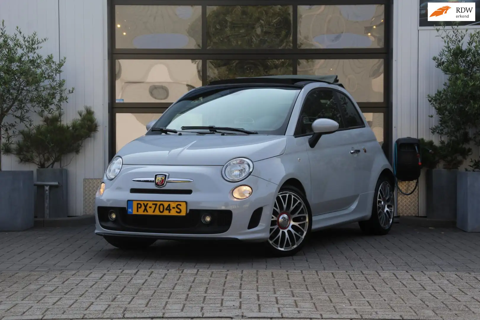 Abarth 500C 1.4 T-Jet Scorpione - ALCANTARA - AUX/USB - 17INCH Grau - 1