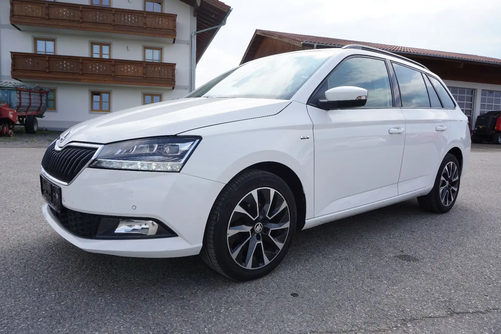 Skoda Fabia Combi Best Of NAV Panorama LED ACC Blanc - 1