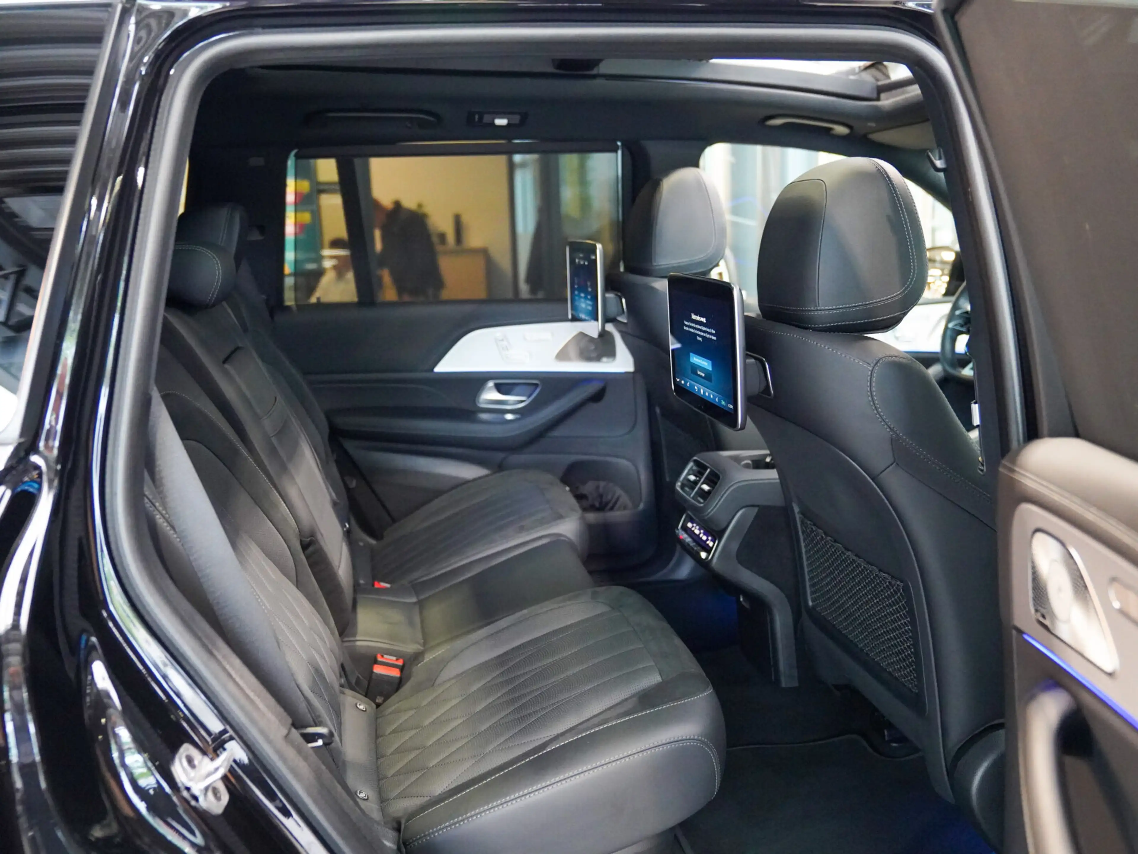 Mercedes-Benz GLS 63 AMG GLS 63 AMG 4M+ Pano Head-up Fond Entertainment — photo 14